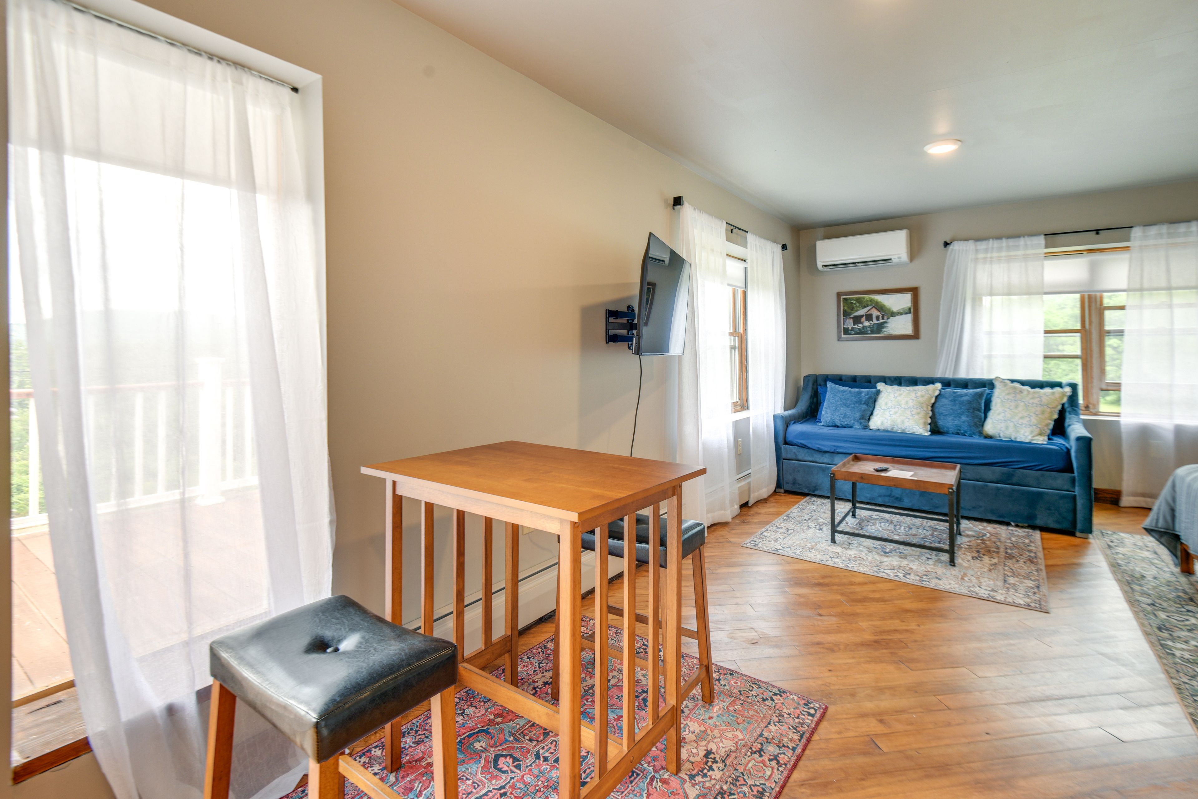 Dining | Dishware & Flatware Provided
