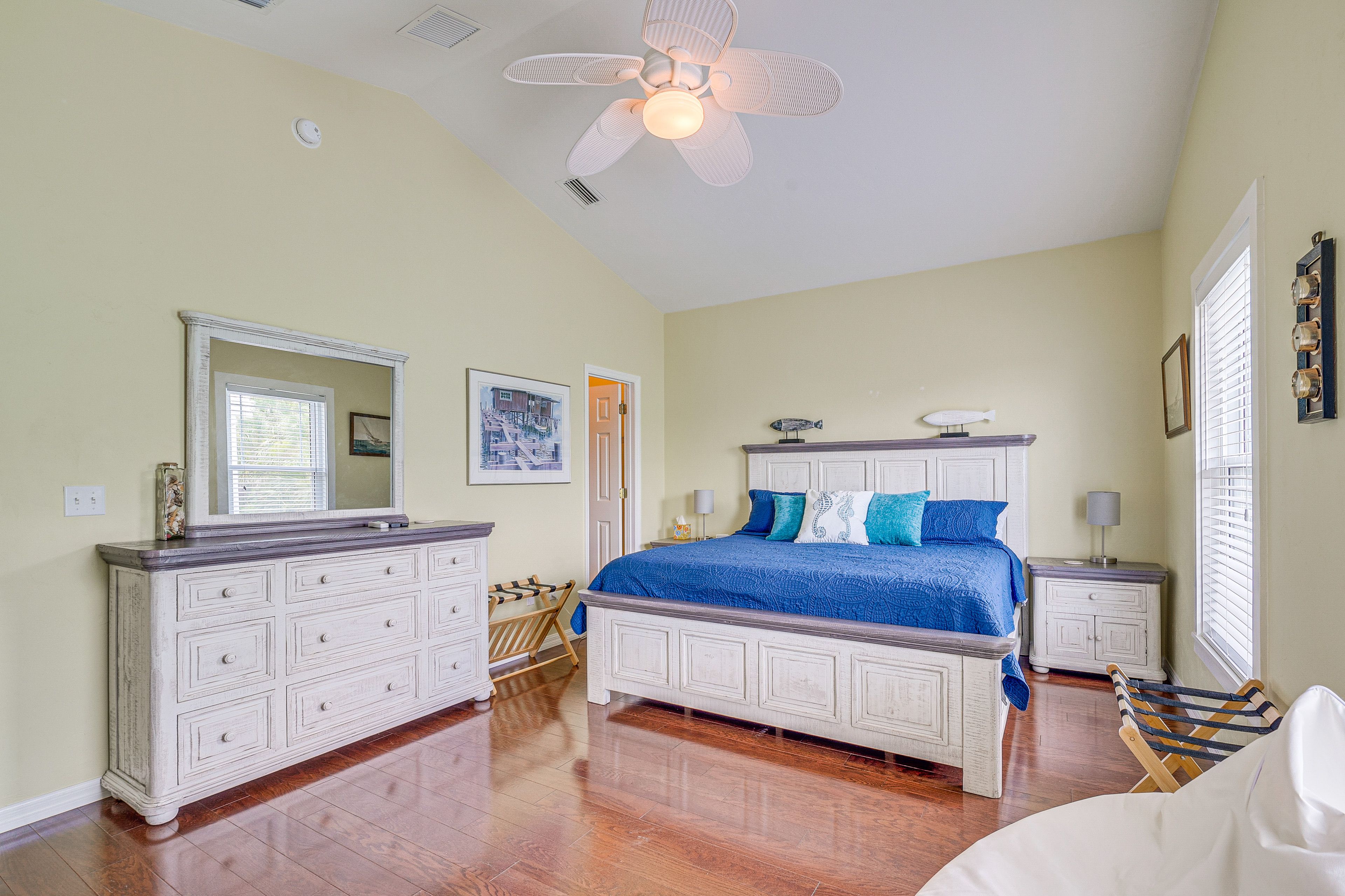 Bedroom 3 | Upper Level | King Bed | Smart TV