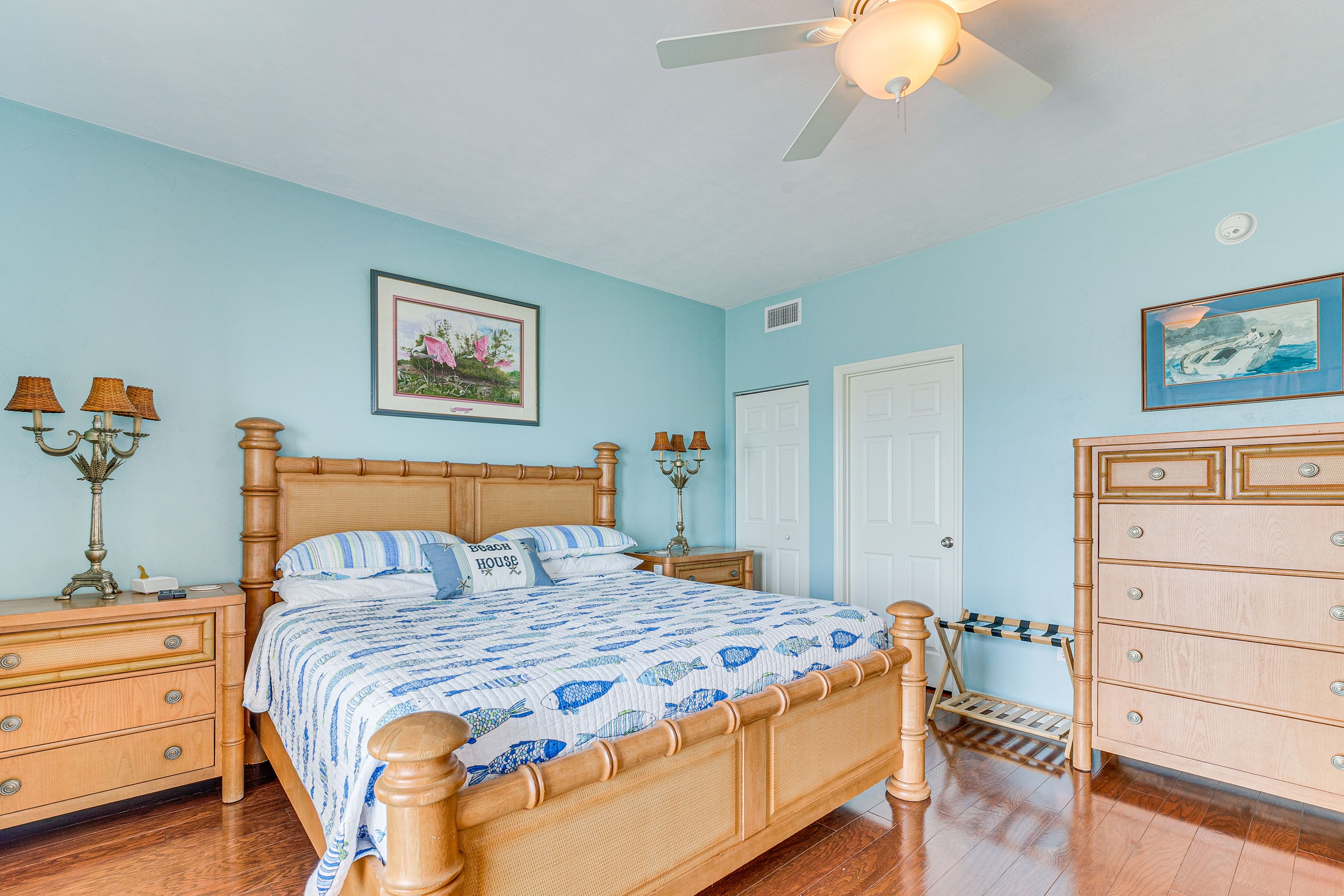 Bedroom 1 | Lower Level | King Bed | Smart TV