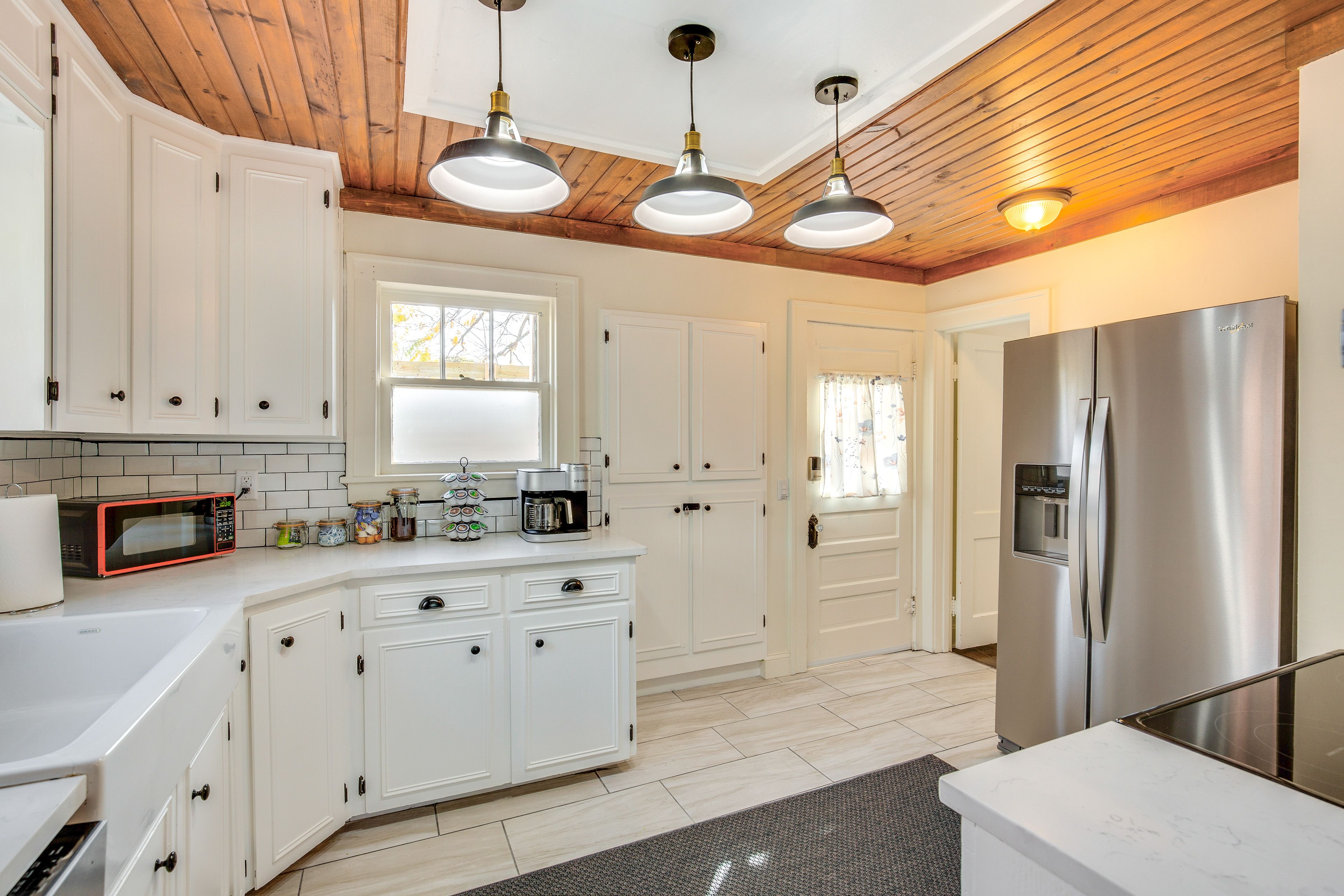 Kitchen | 1st Floor | Dual Drip/Keurig Coffee Maker