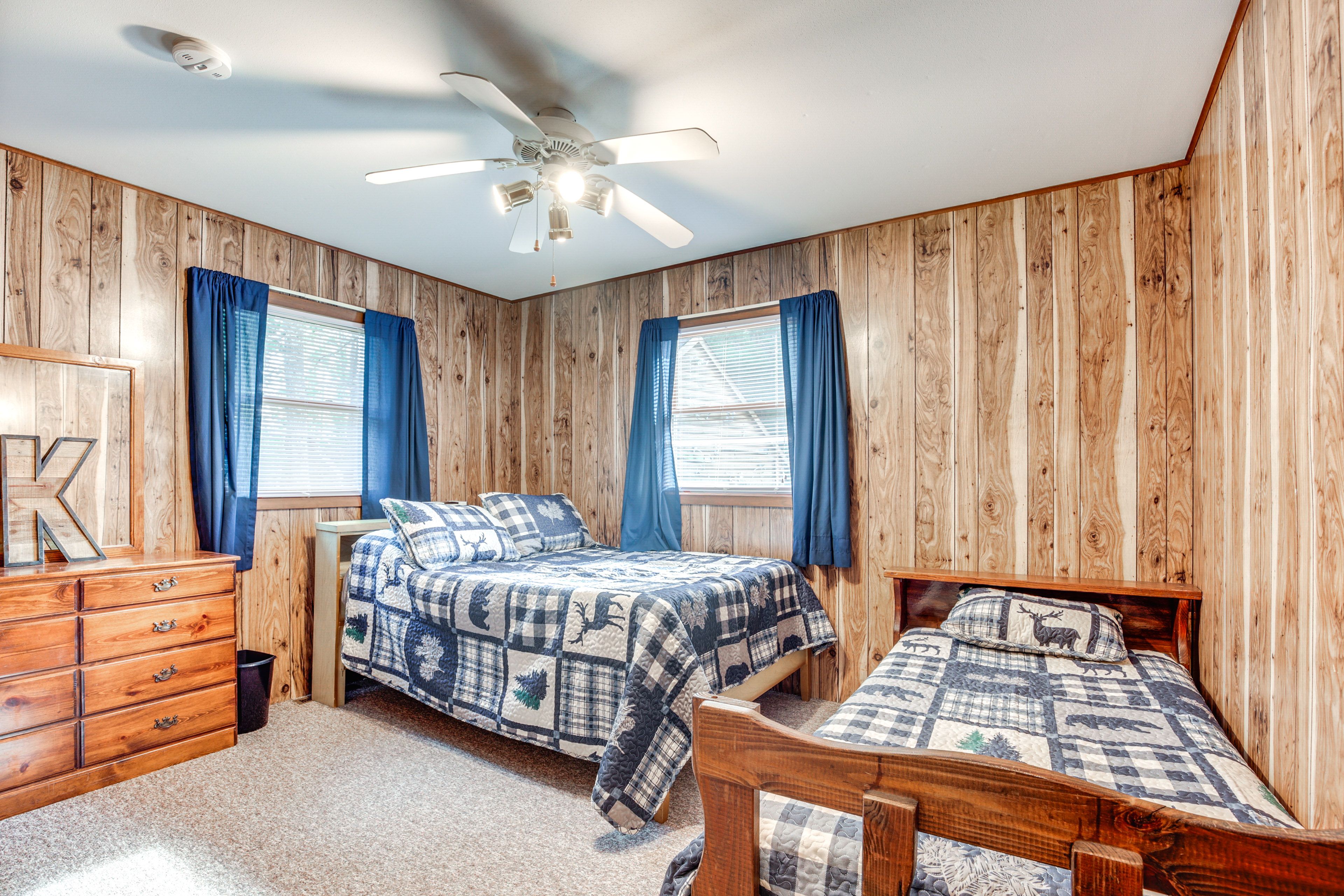 Bedroom 2 | Queen Bed | Twin Bed