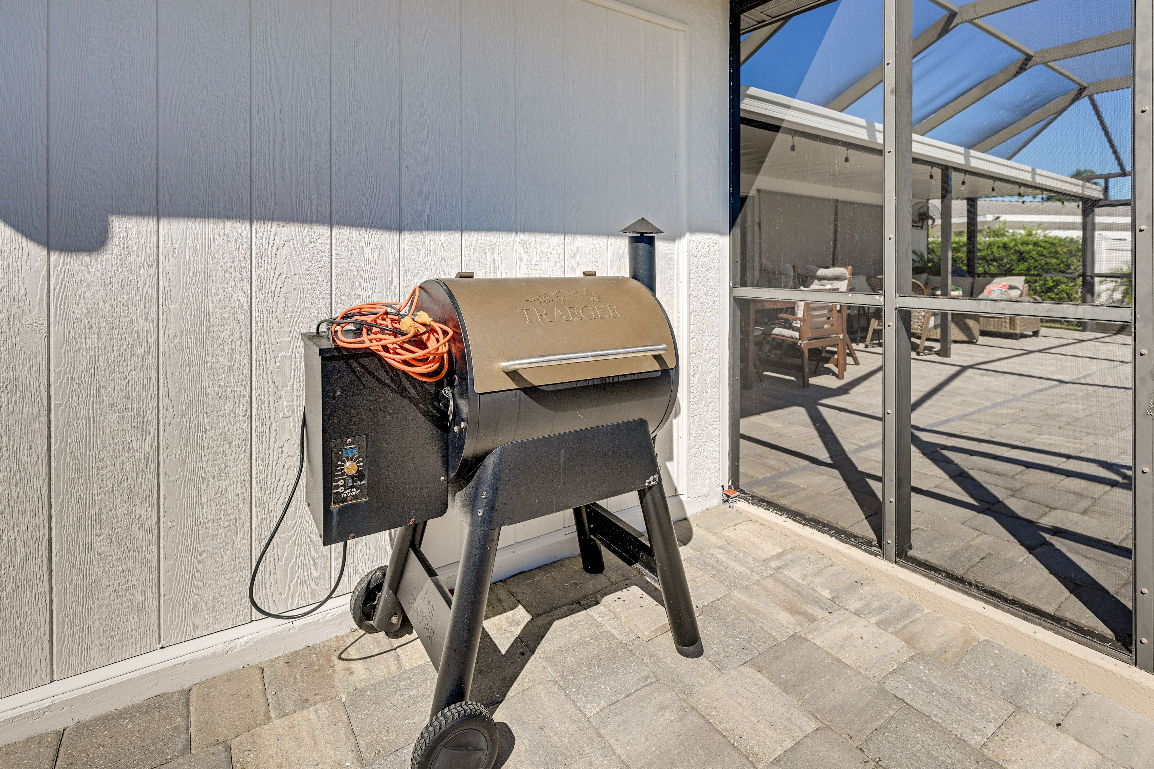 Private Patio | Smoker