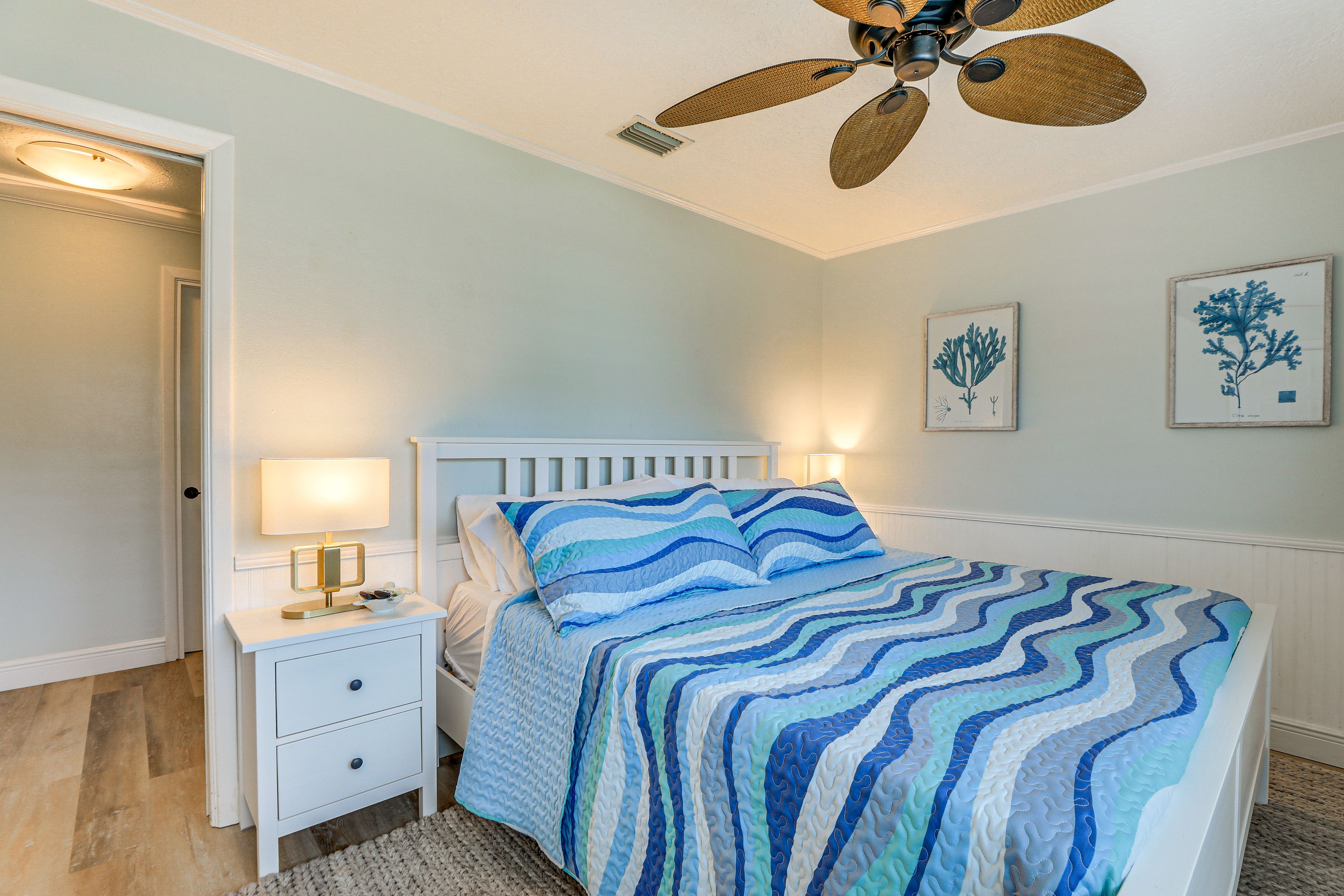 Bedroom 2 | Queen Bed | Smart TV