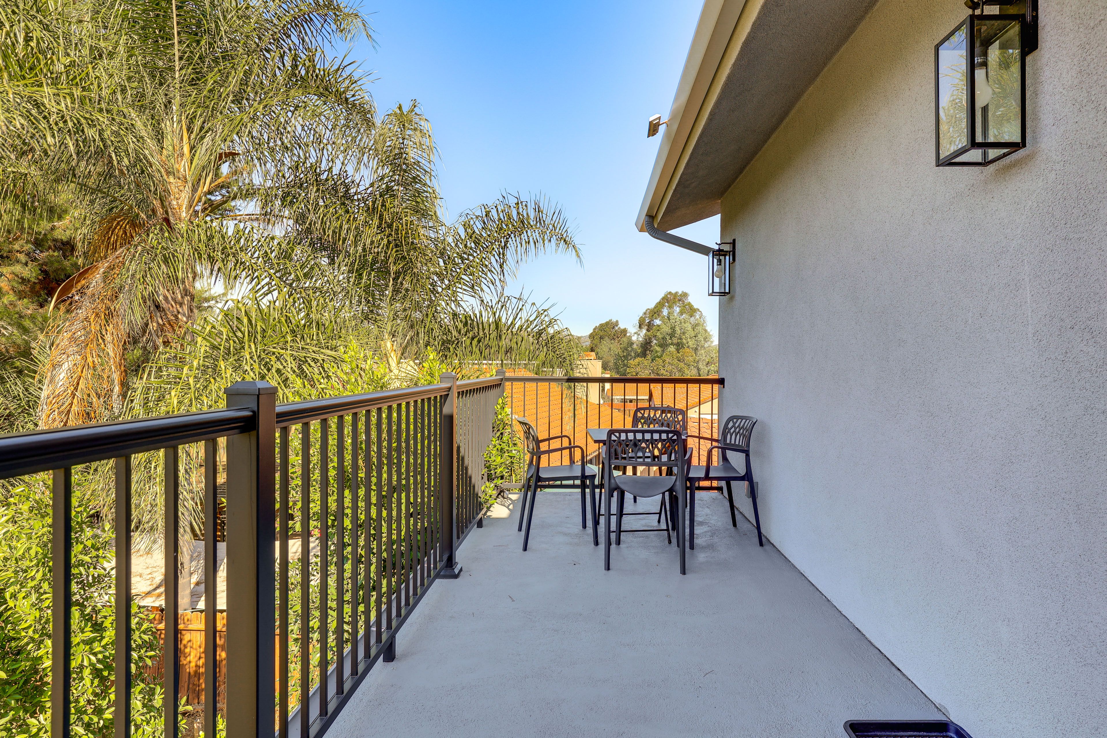 Back Balcony w/ Dining Set
