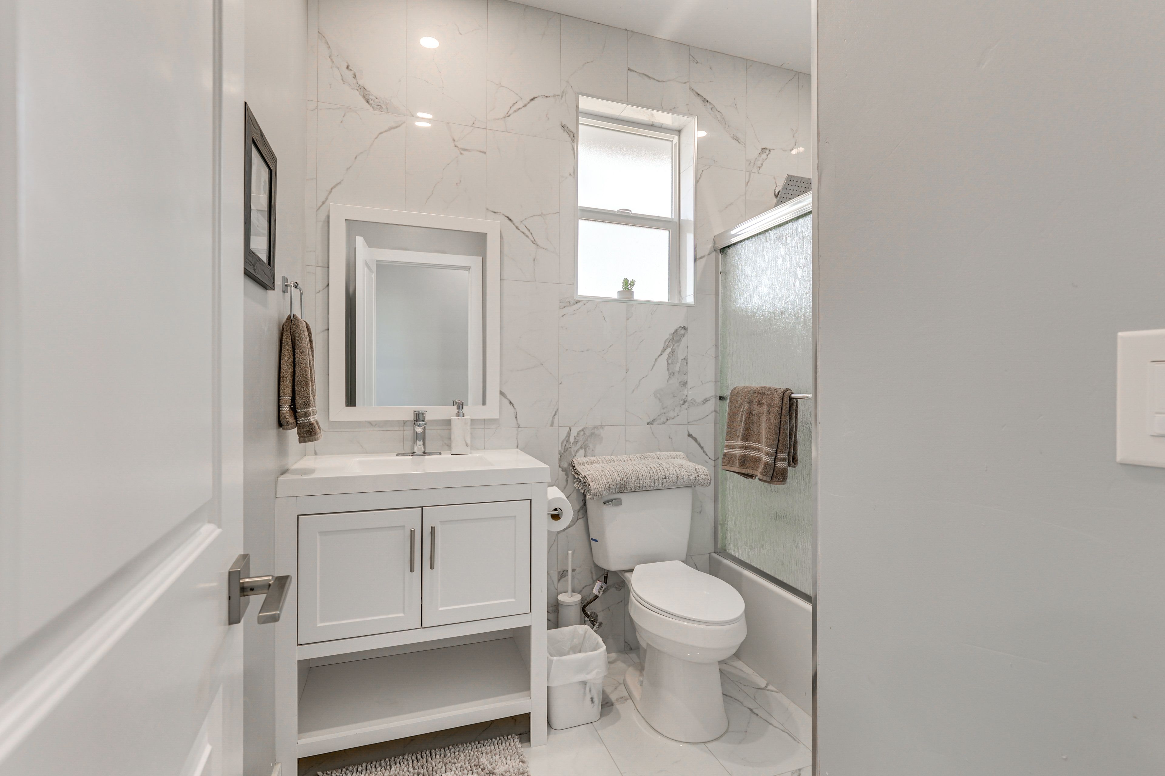 Full Bathroom | Complimentary Toiletries