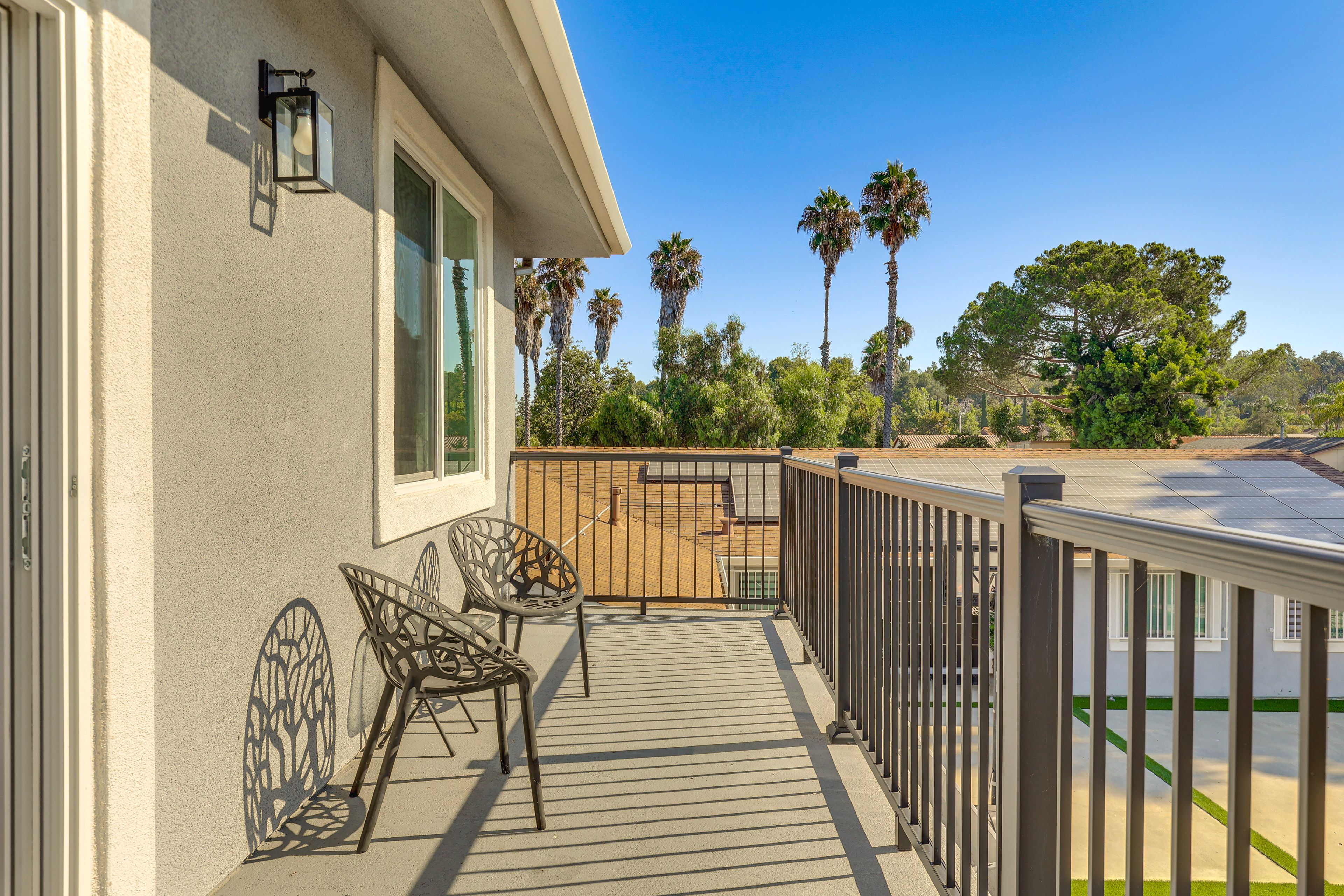 Front Balcony w/ Seating | Self Check-In | Close to Shops & Restaurants