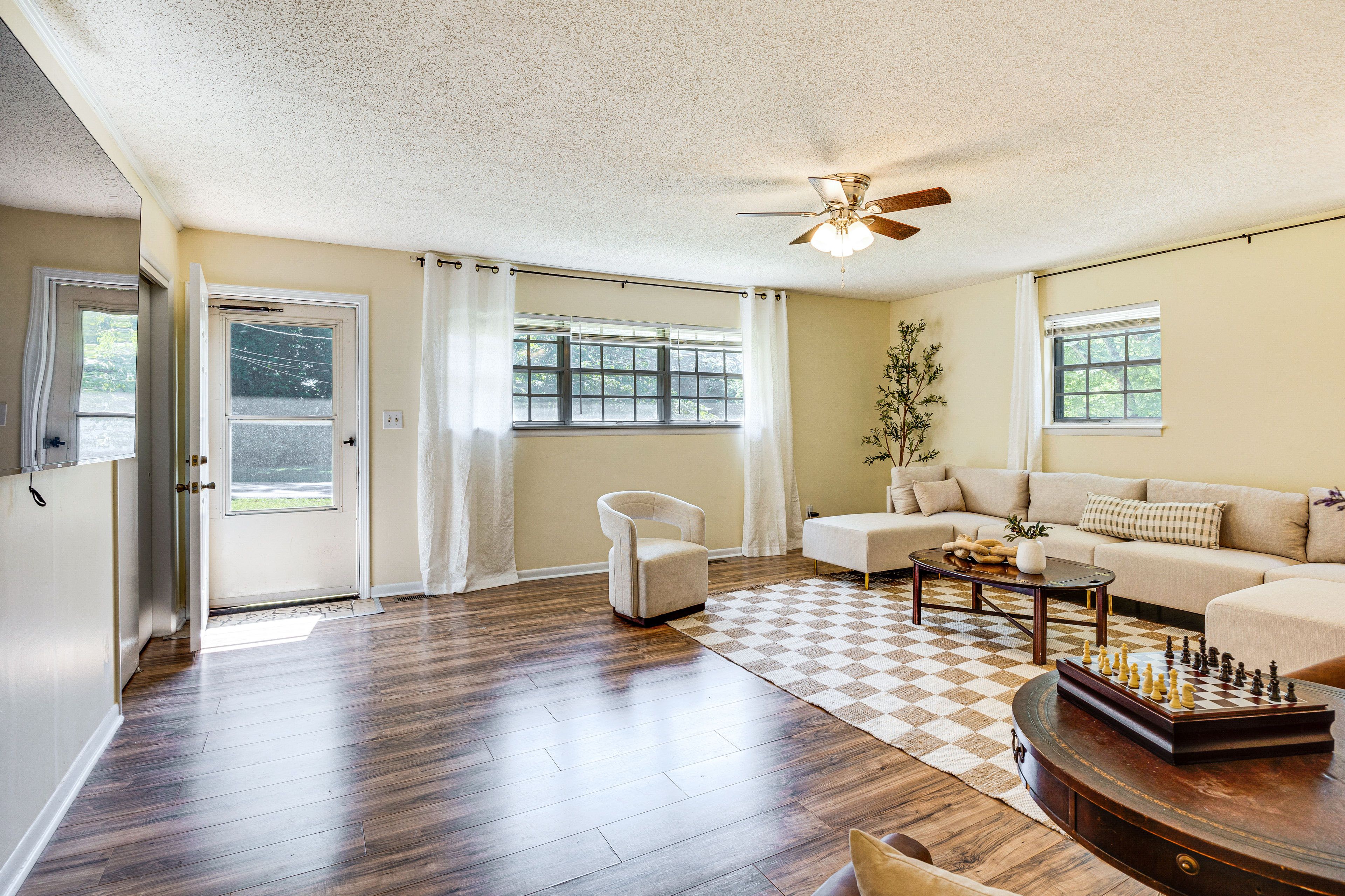 Living Room | Smart TV