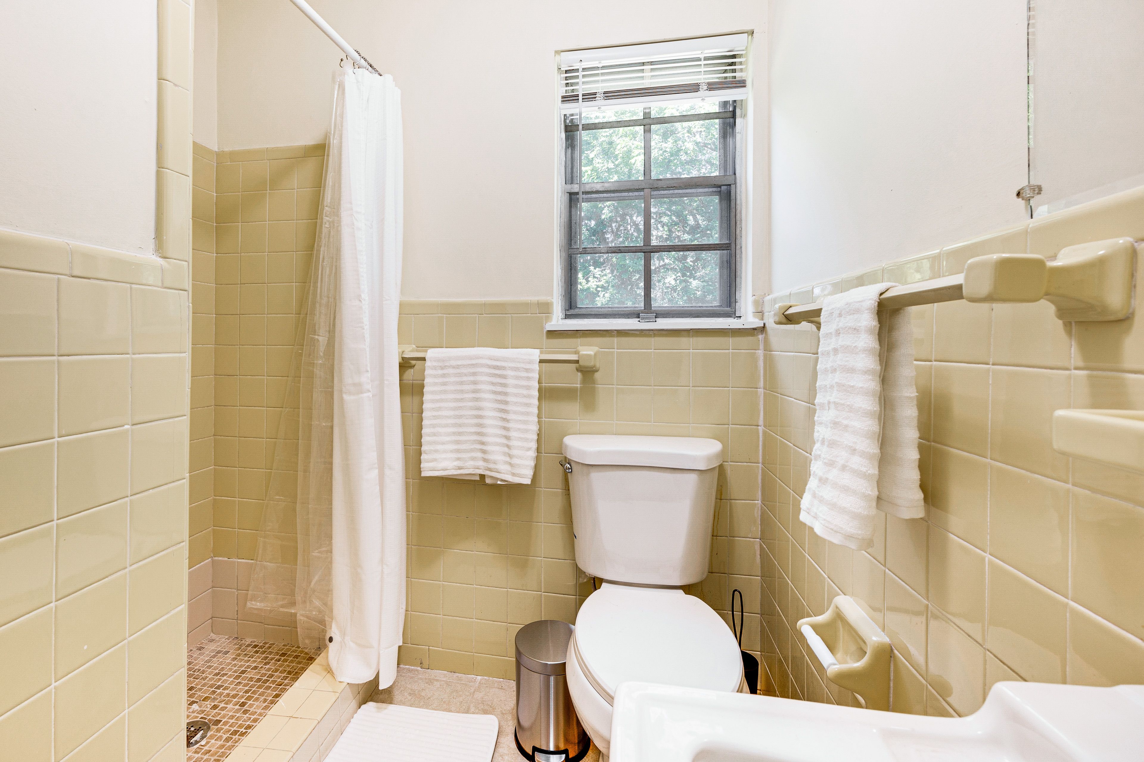 Full Bathroom | Complimentary Toiletries