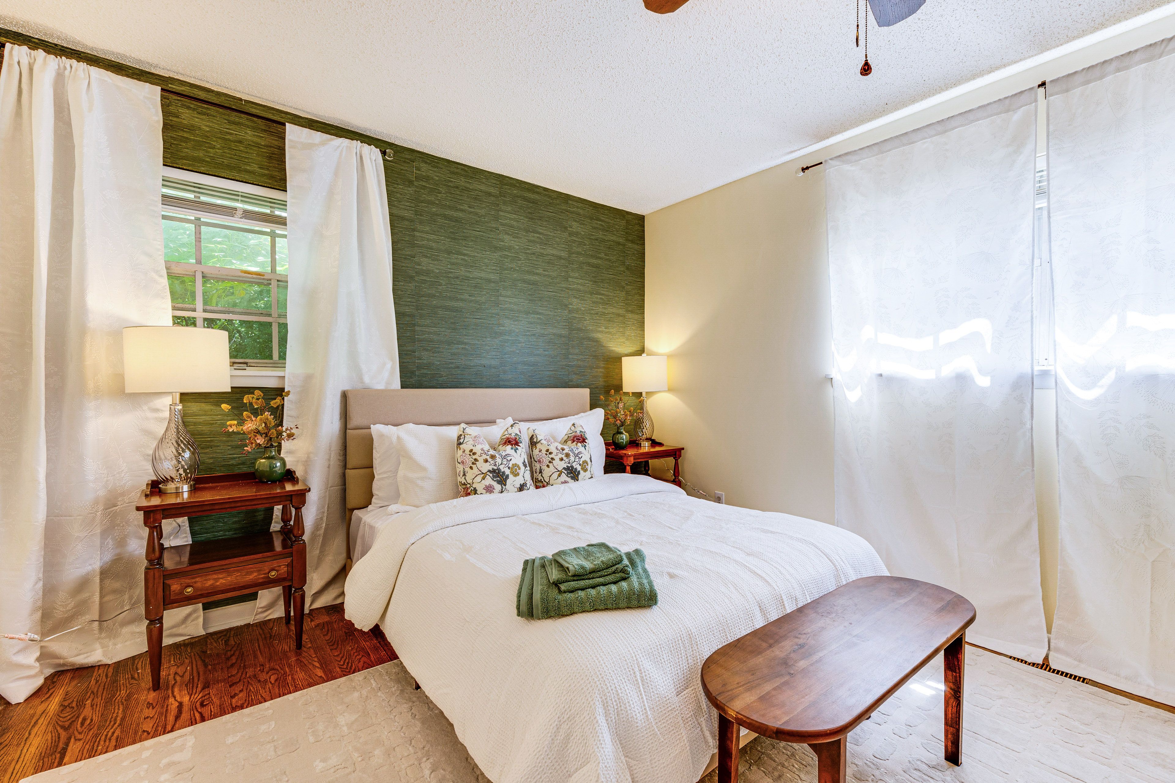 Bedroom 1 | Queen Bed | En-Suite Bathroom