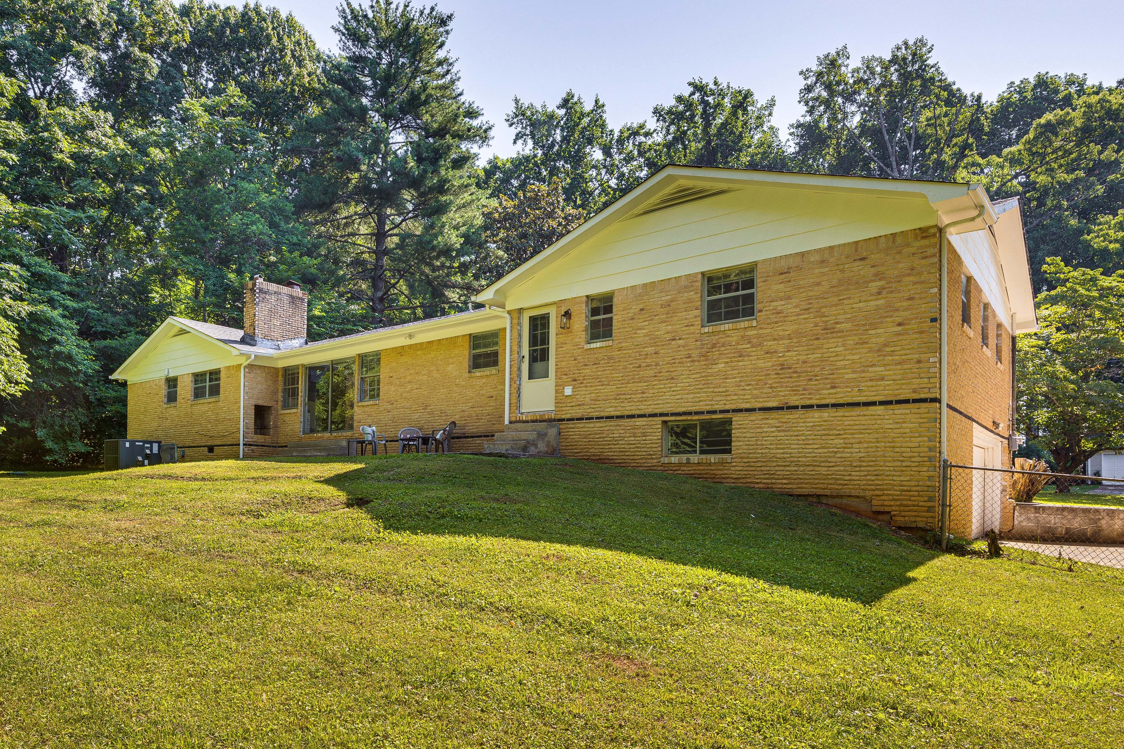Spacious Yard