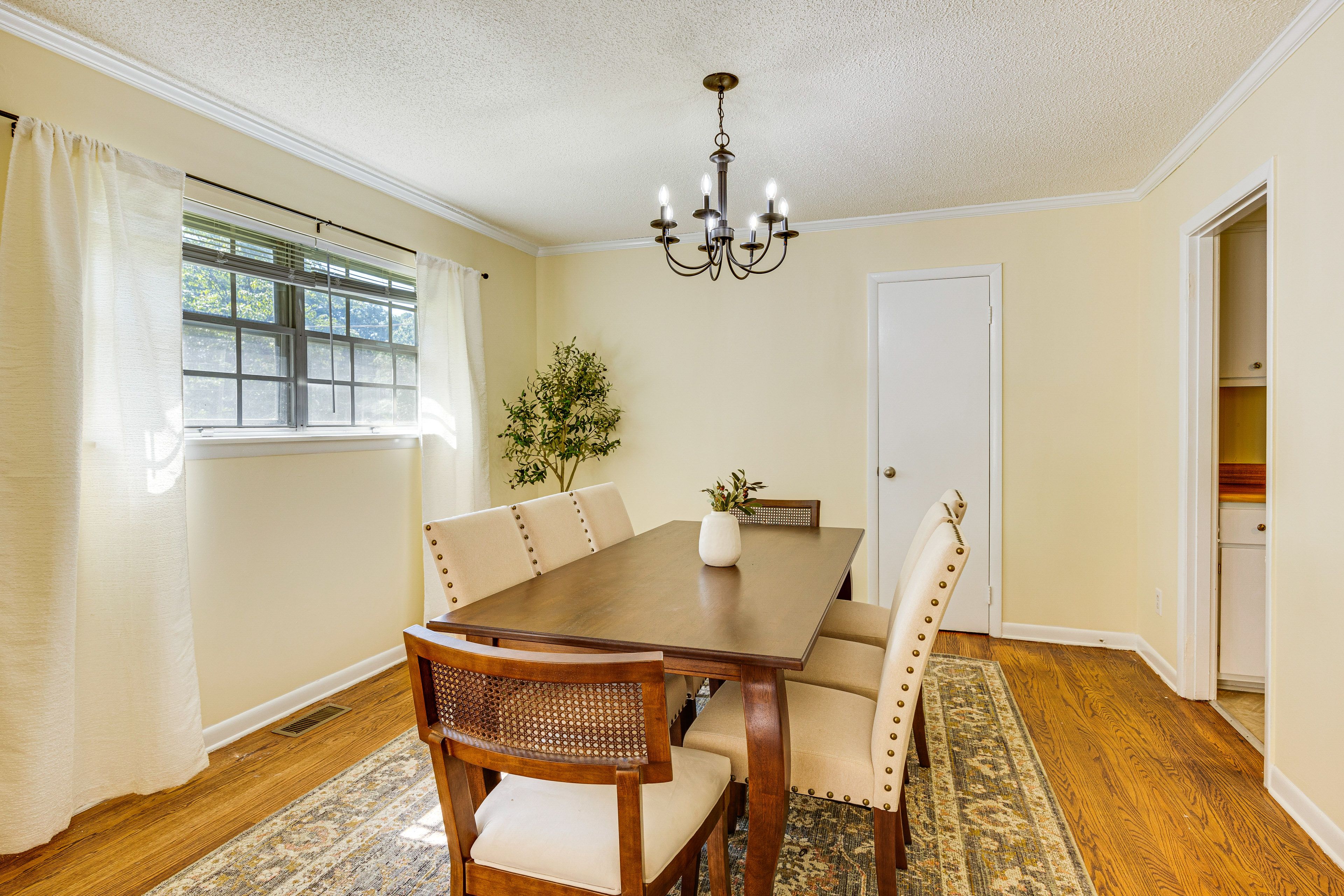 Dining Room | Dishware & Flatware Provided