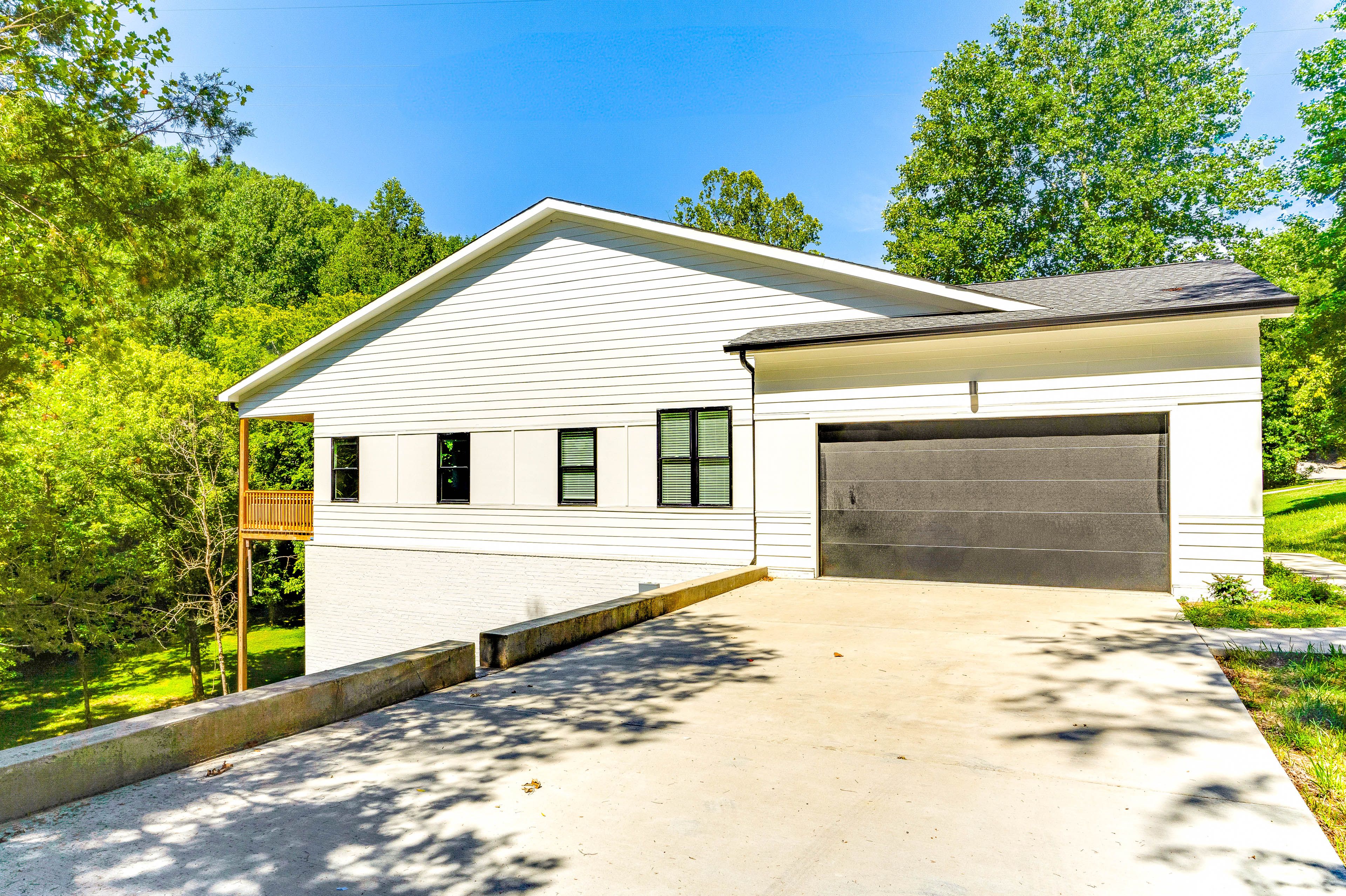 Parking | Garage (2 Vehicles) | Driveway (2 Vehicles)