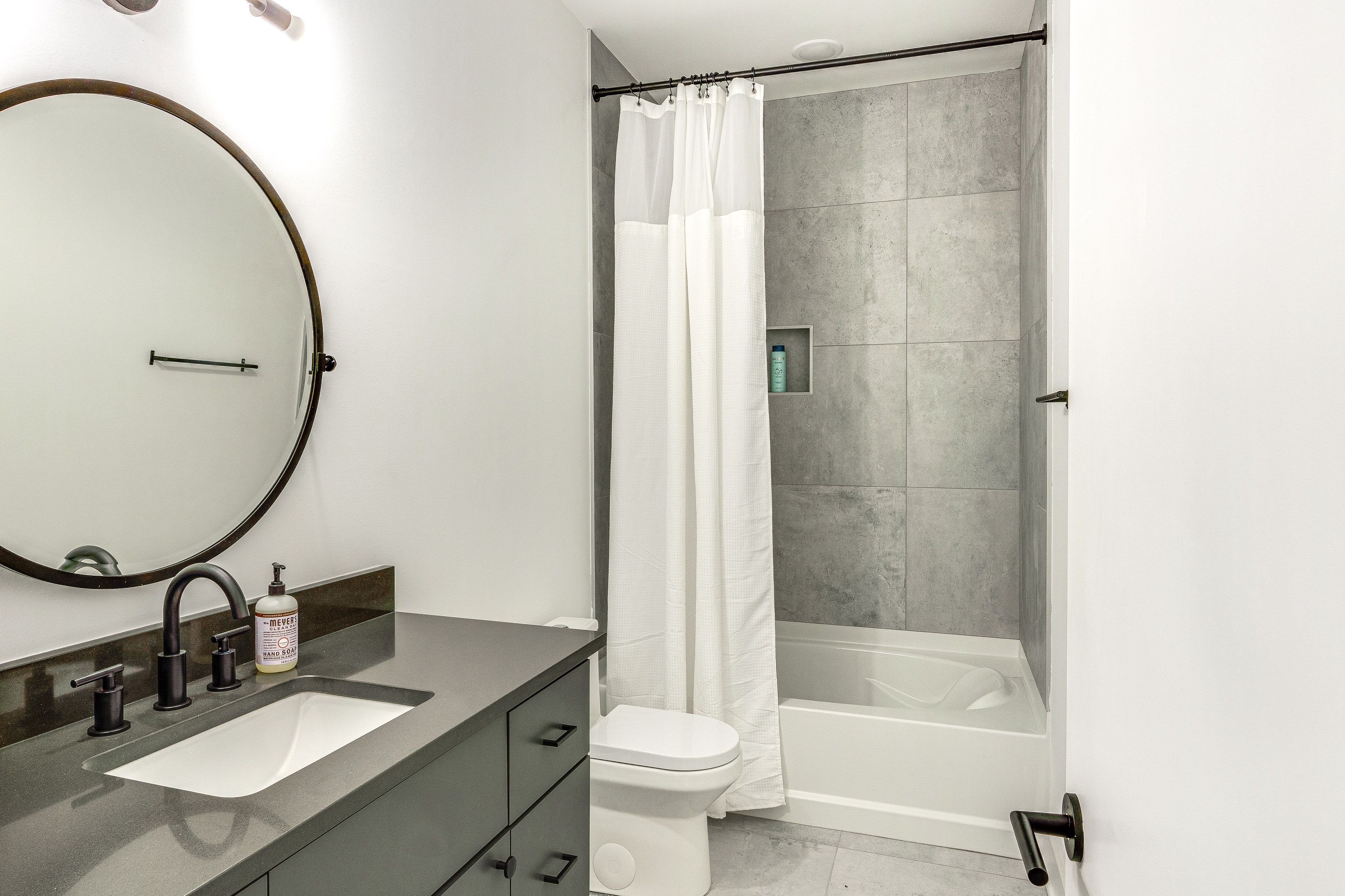 Full Bathroom