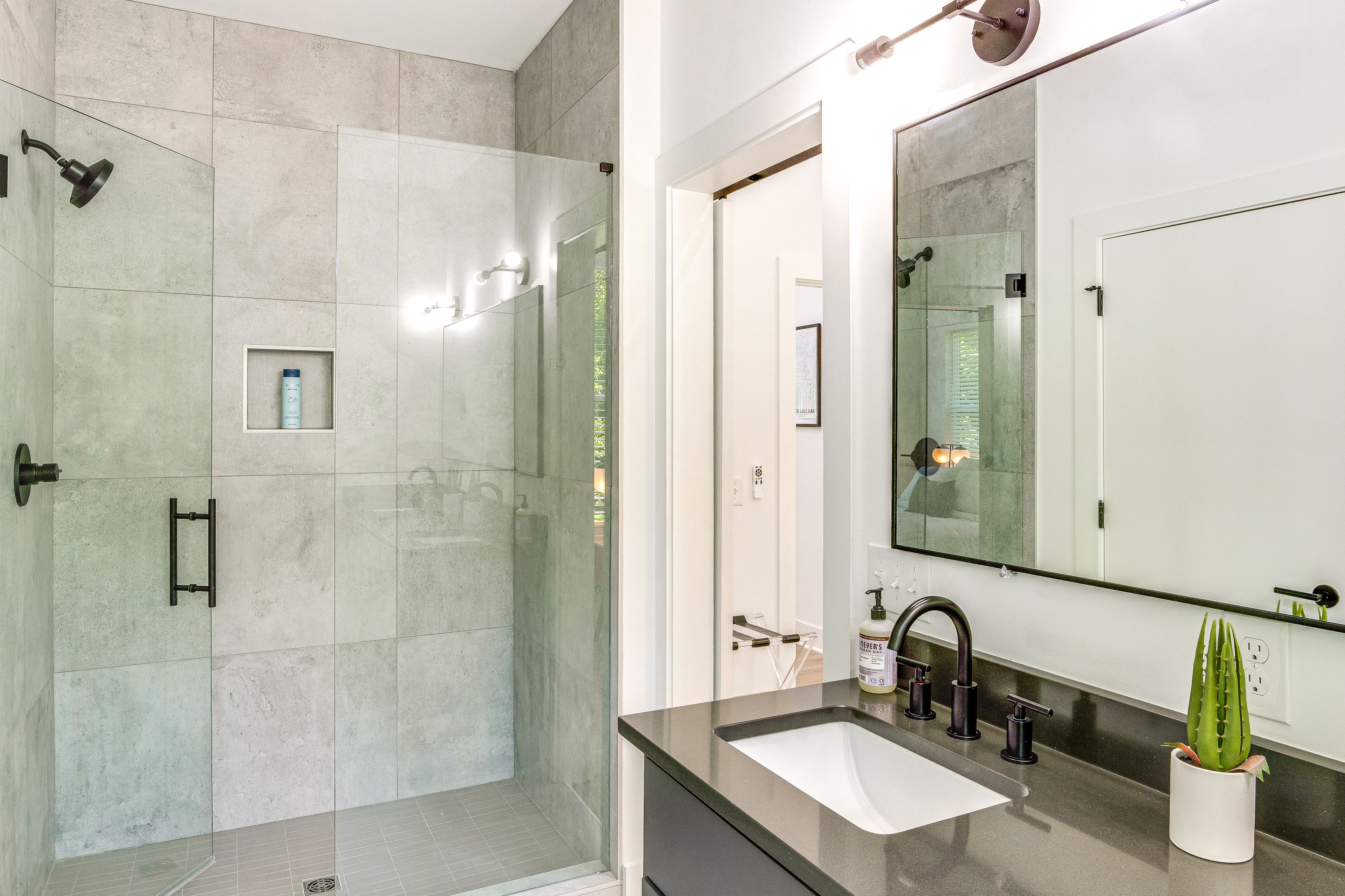 En-Suite Bathroom | Towels Provided