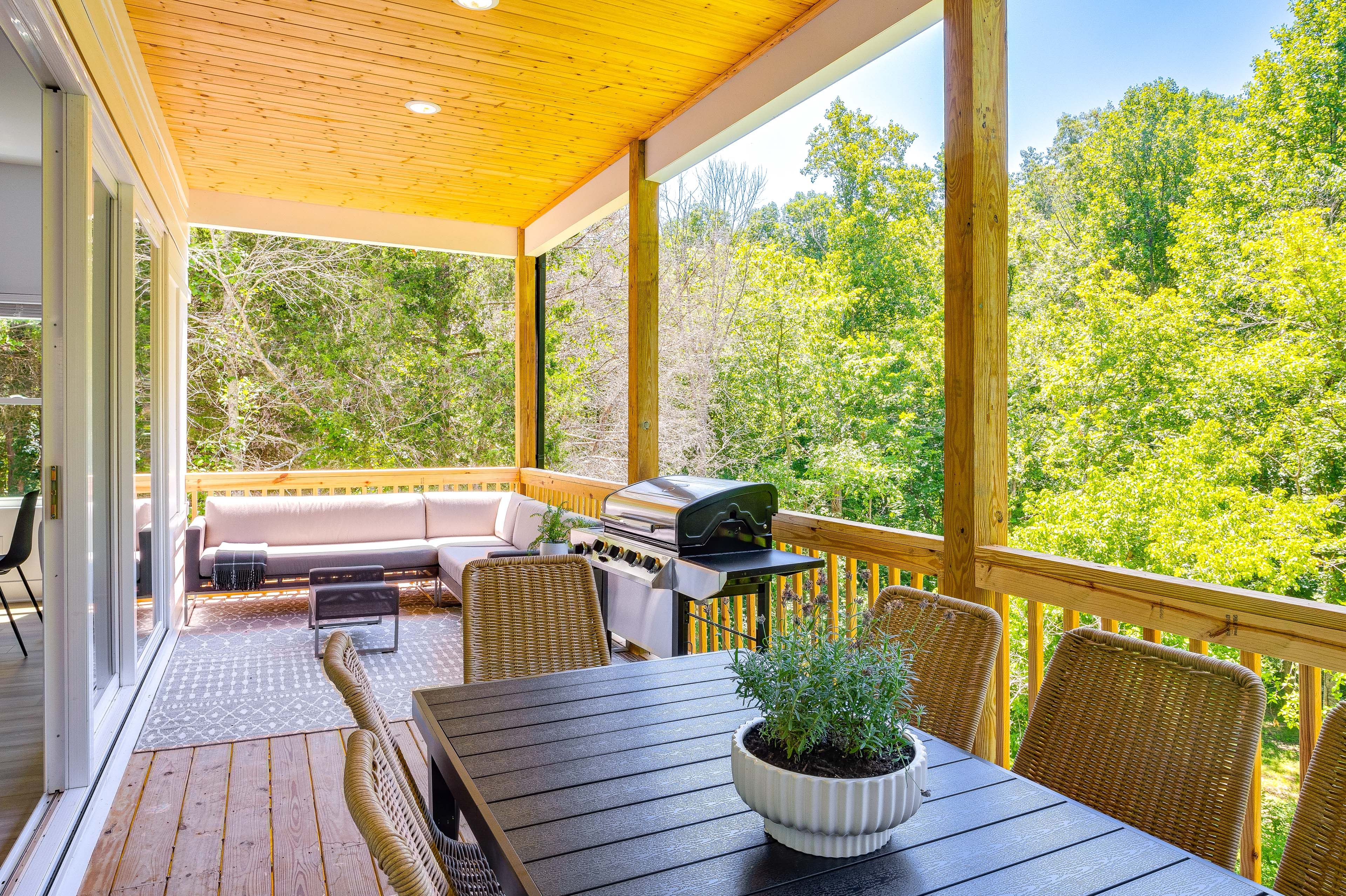Deck | Outdoor Dining Area | Gas Grill (Propane Provided)