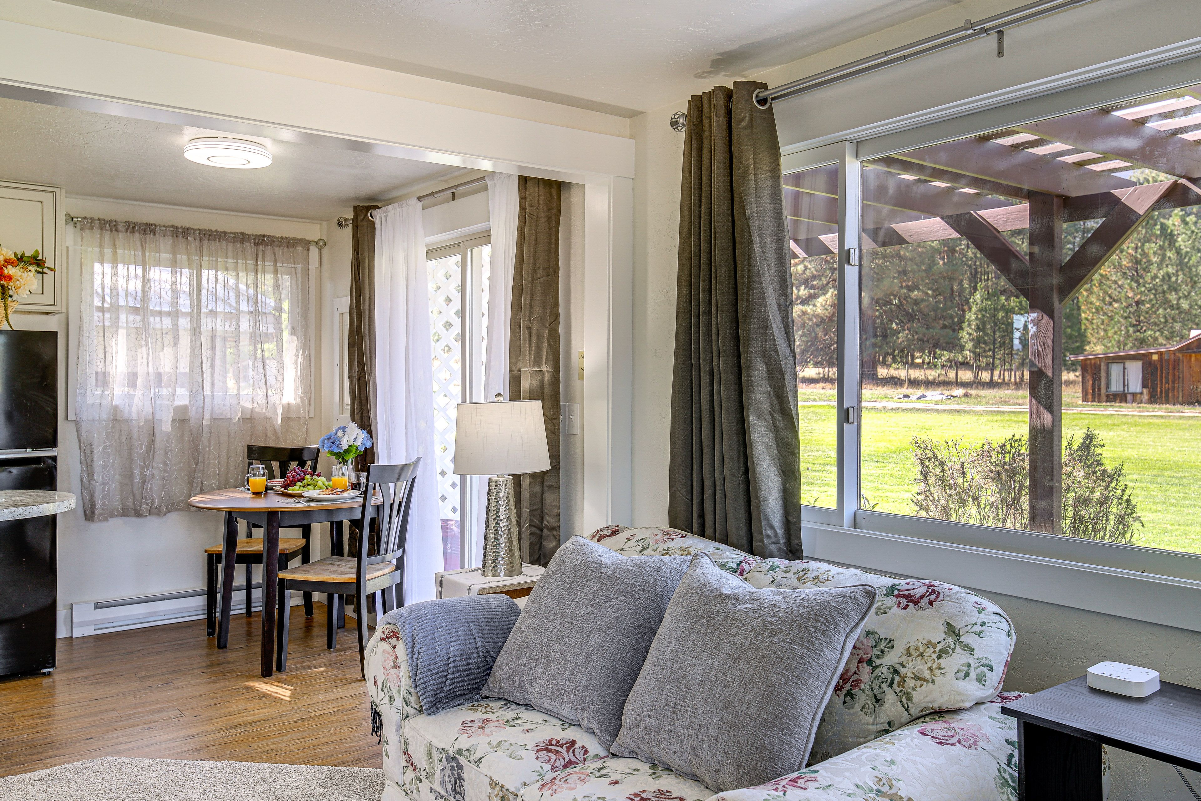 Living Room | Free WiFi | Central Heating | Portable A/C Unit