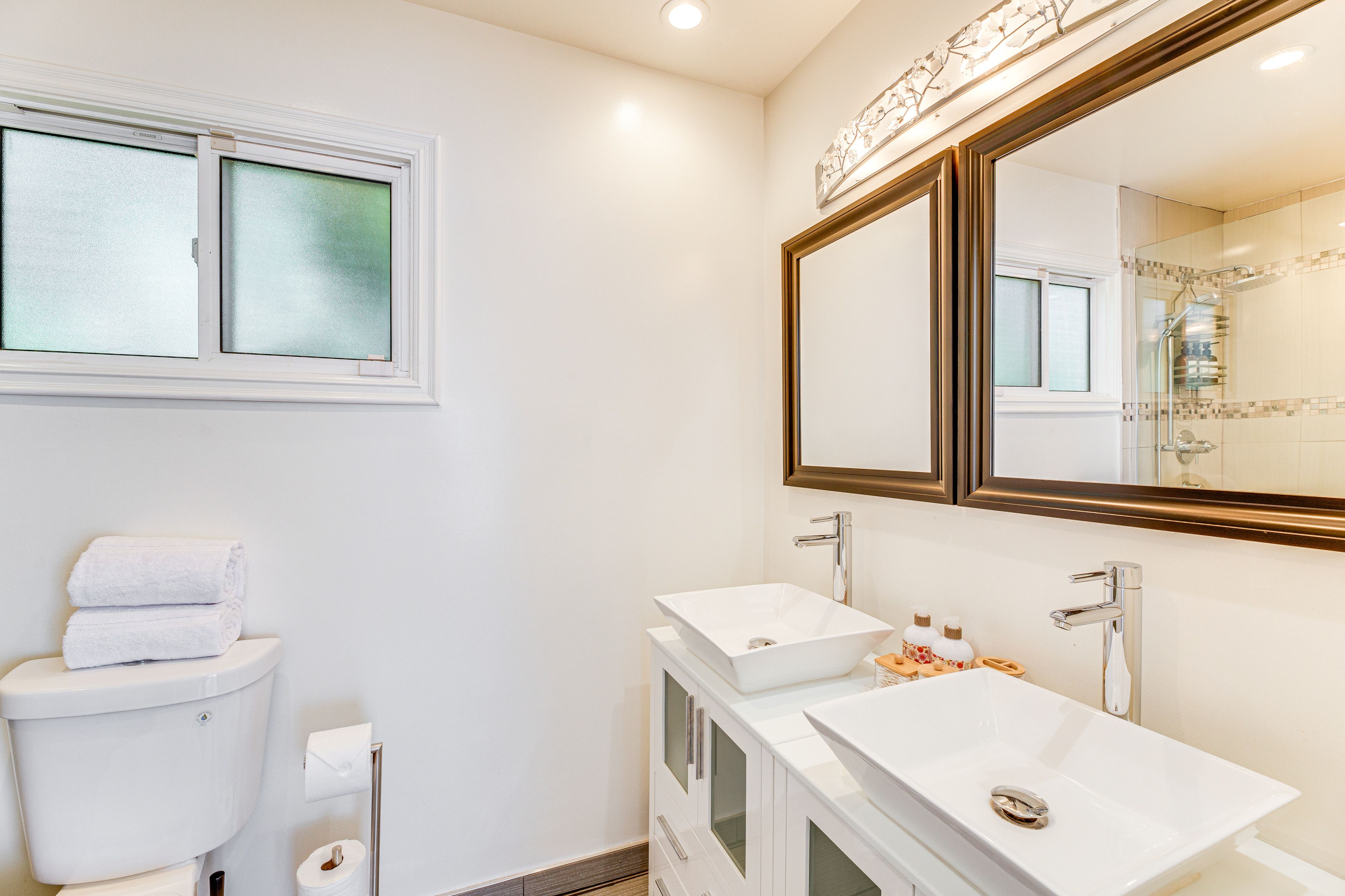 Full Bathroom | Complimentary Toiletries | Upper Level