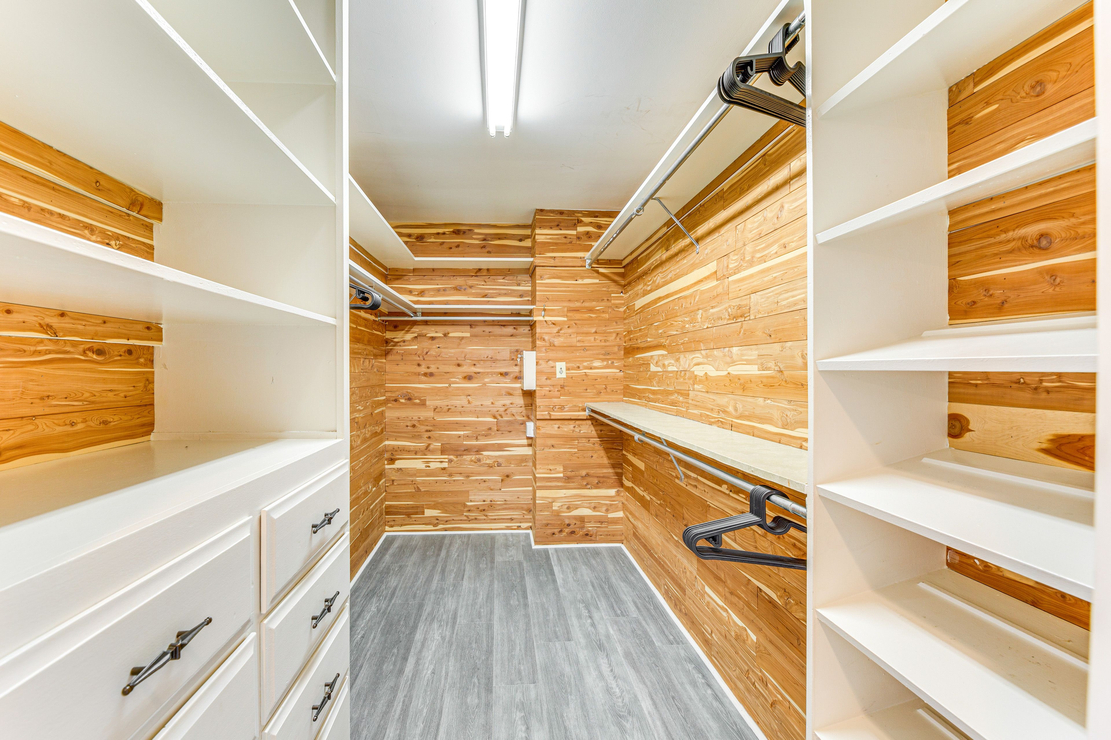 Walk-In Closet | Main Level
