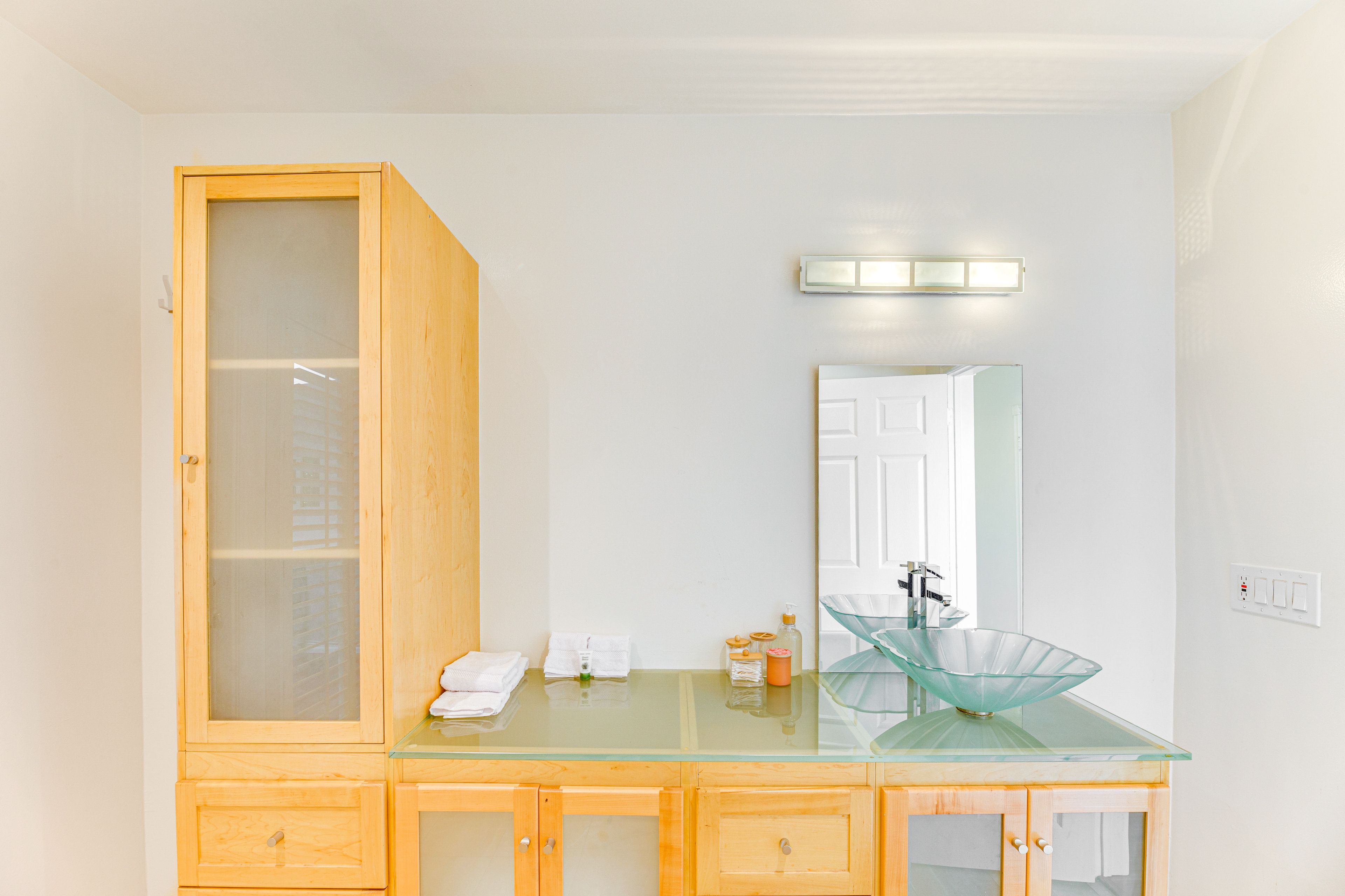 Half Bathroom | Main Level