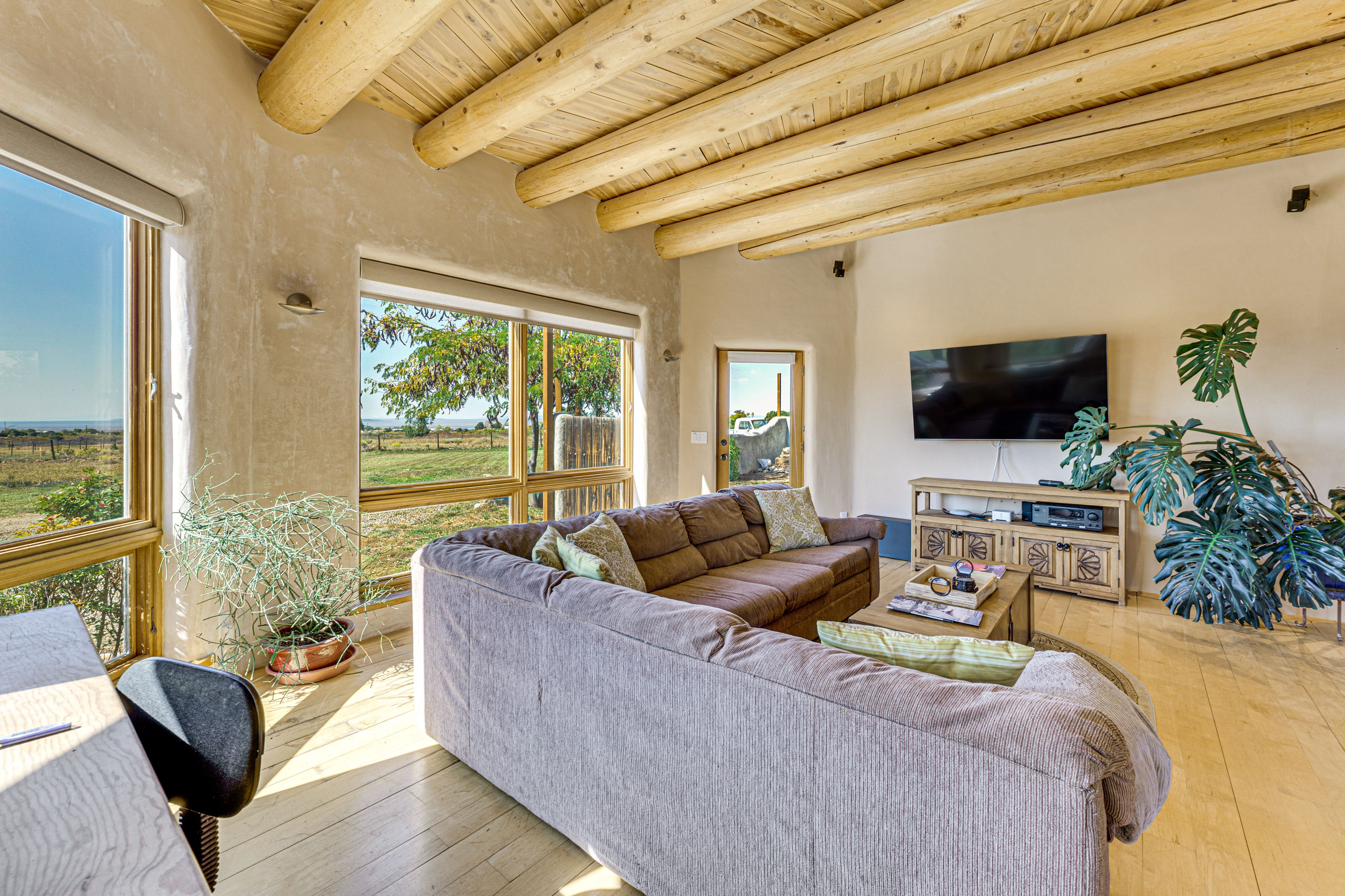 Living Room | Smart TV | Workstation | Full Sleeper Sofa | Free WiFi