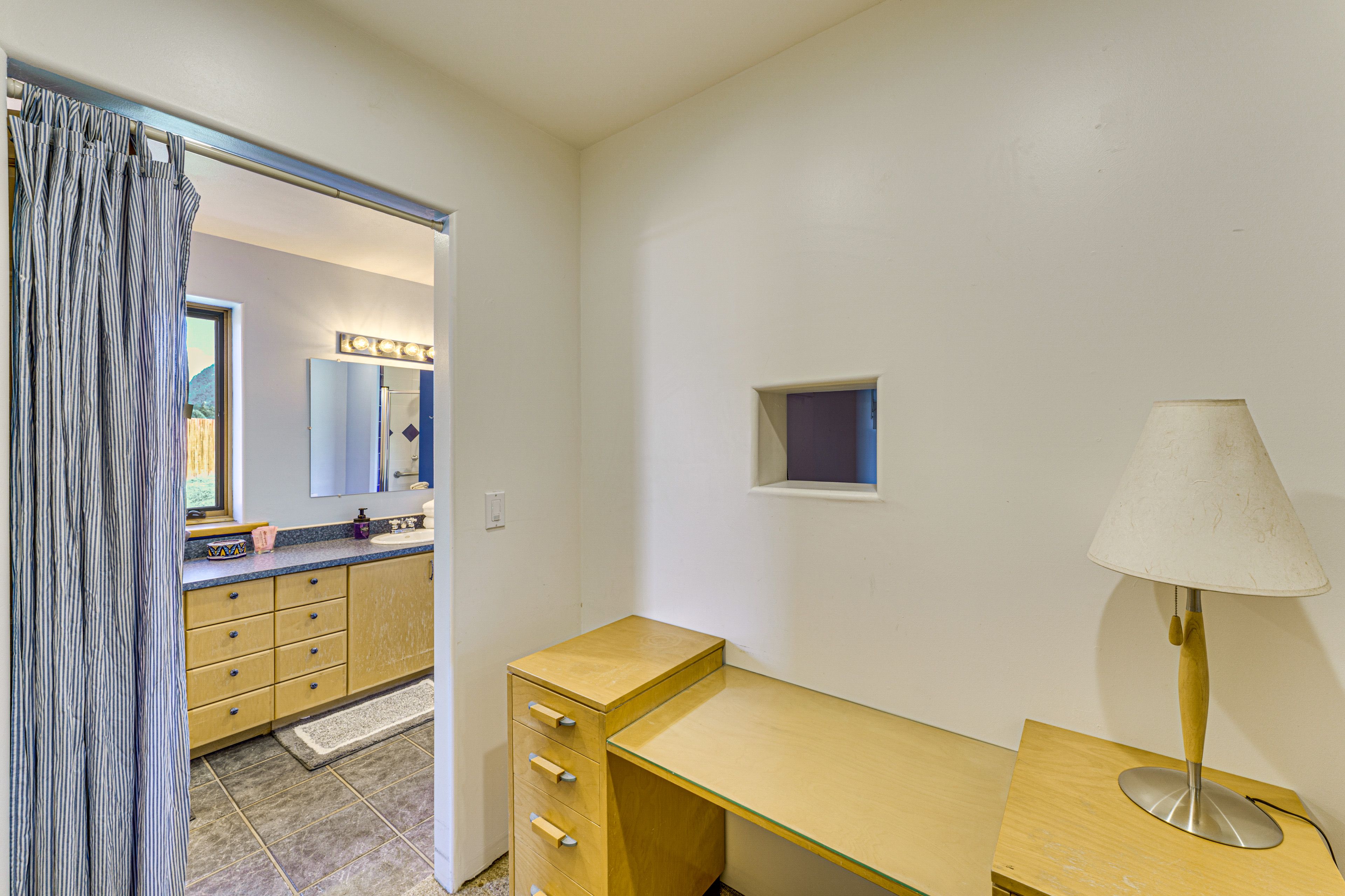 Walk-In Closet | Workstation