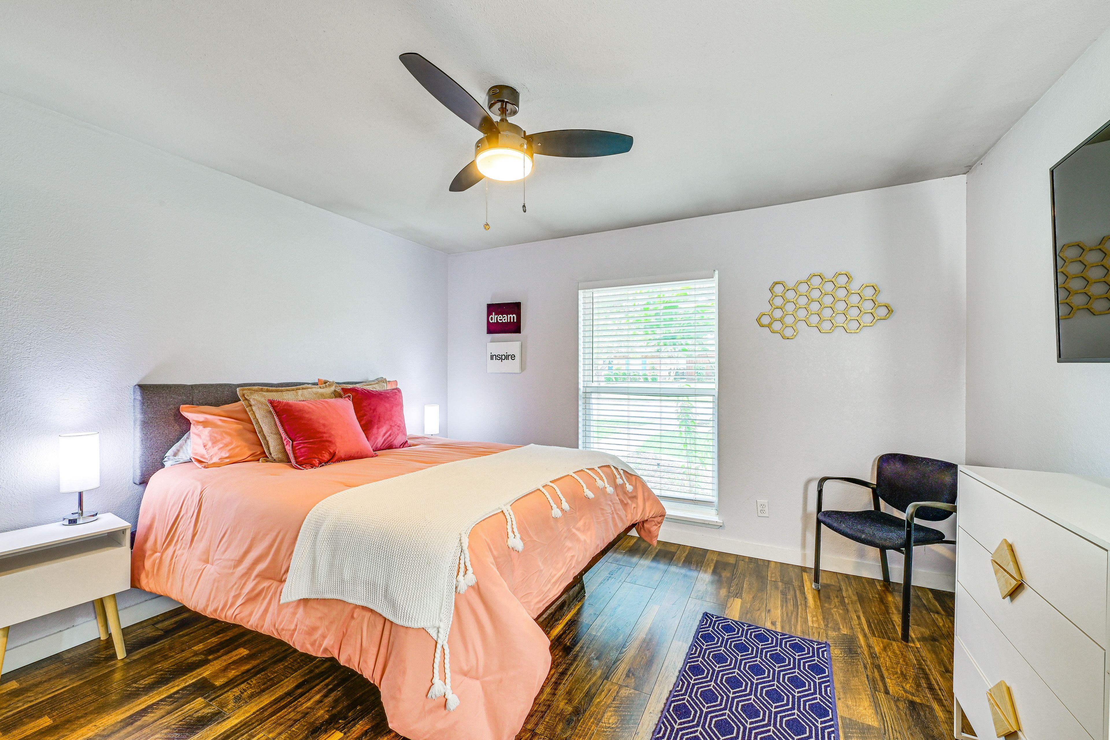Bedroom 2 | Queen Bed | Smart TV