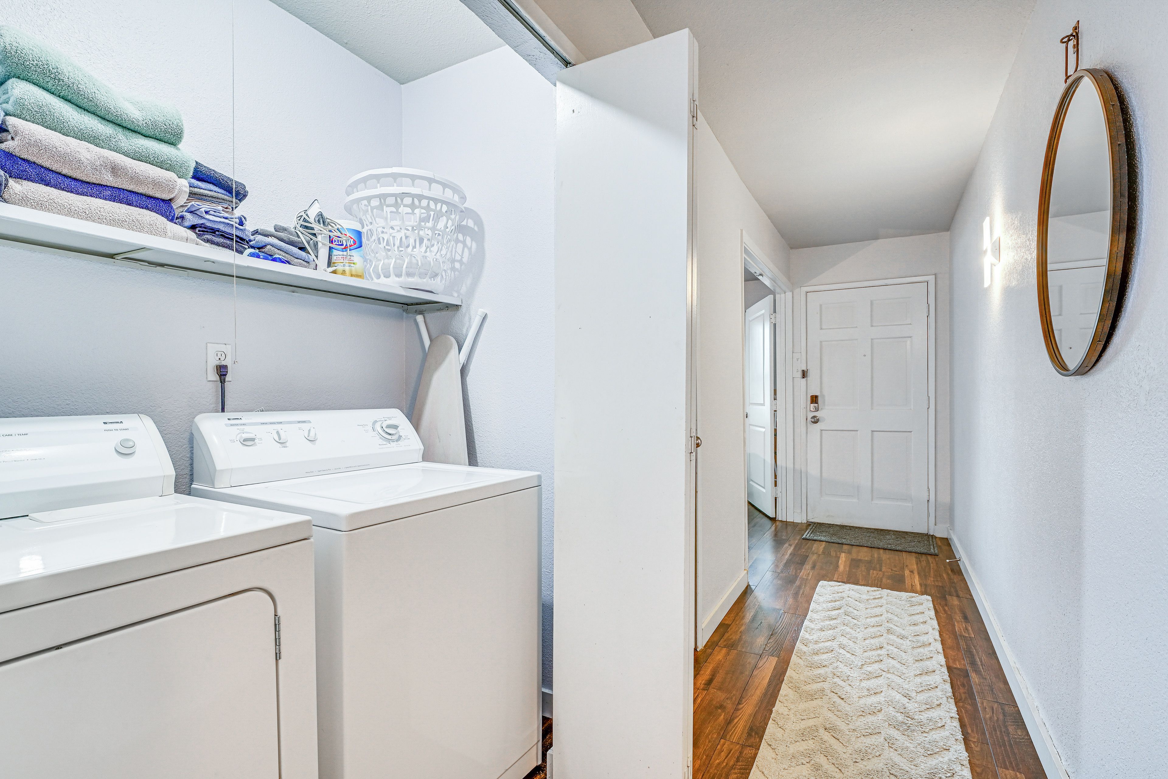 Laundry Closet | Washer & Dryer