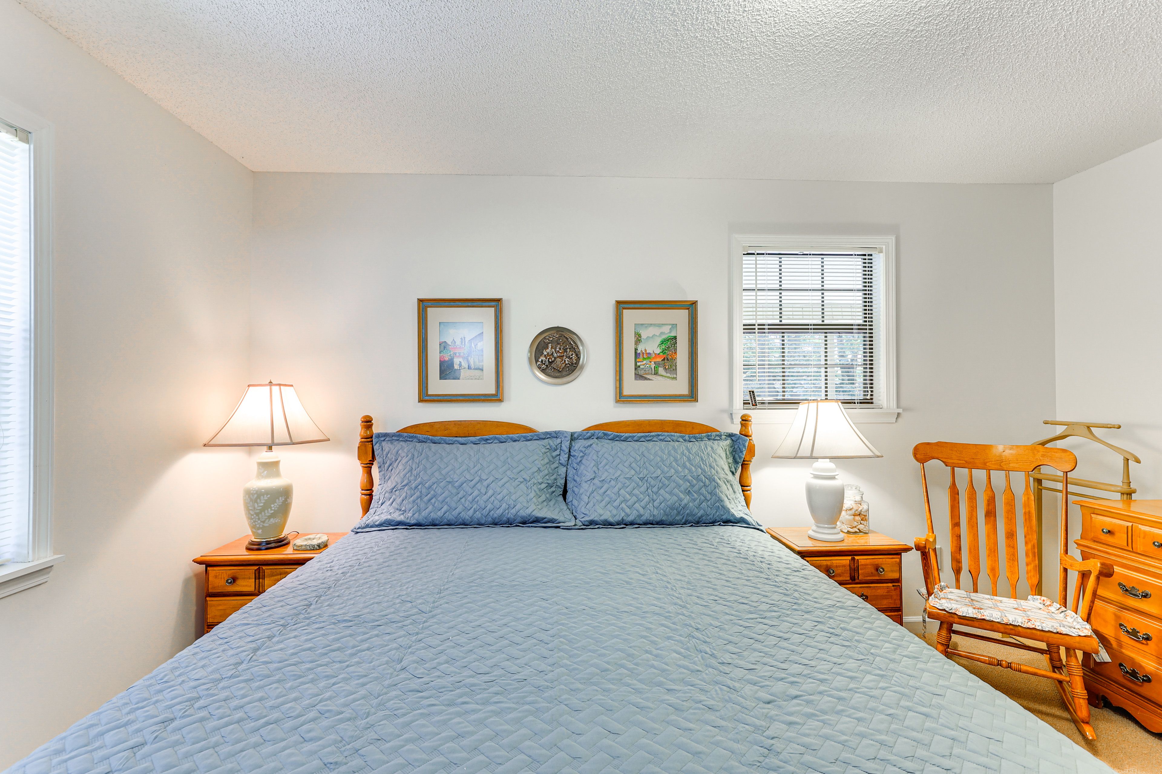 Bedroom 1 | 1st Floor | King Bed | Smart TV | Linens Provided