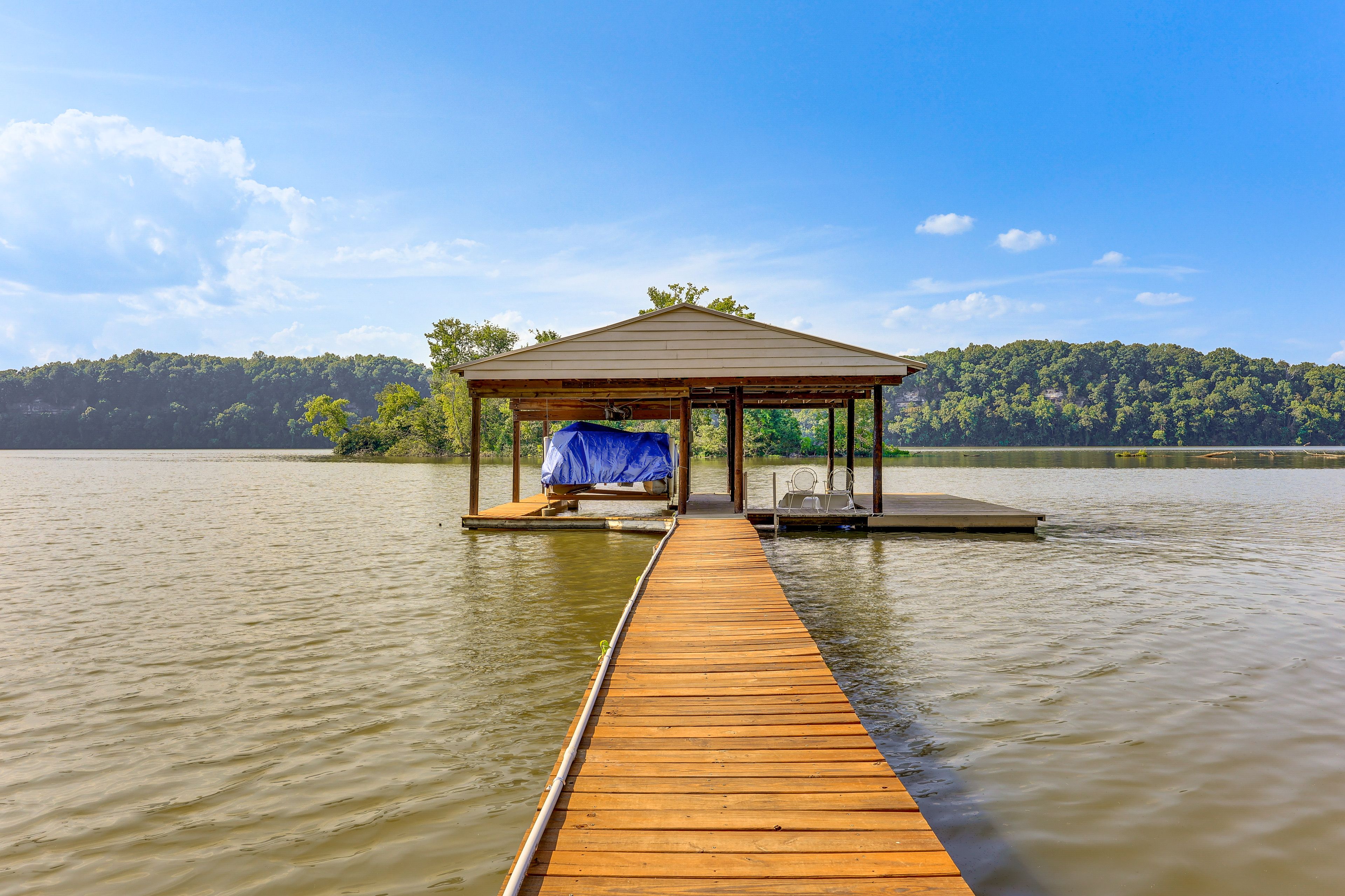 Athens Vacation Rental | 4BR | 3BA | 2,312 Sq Ft | 3 Steps Required to Enter