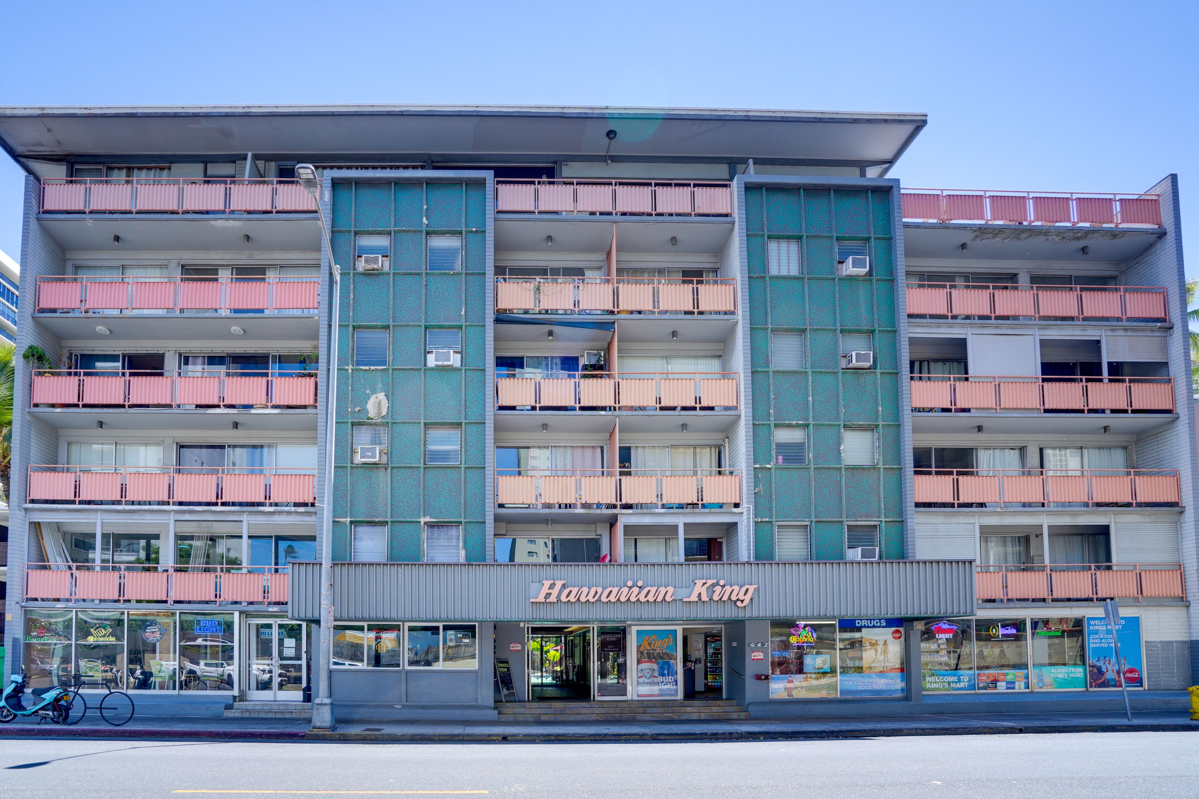 Condo Exterior | Public Garage Parking w/ Fee | Metered Street Parking