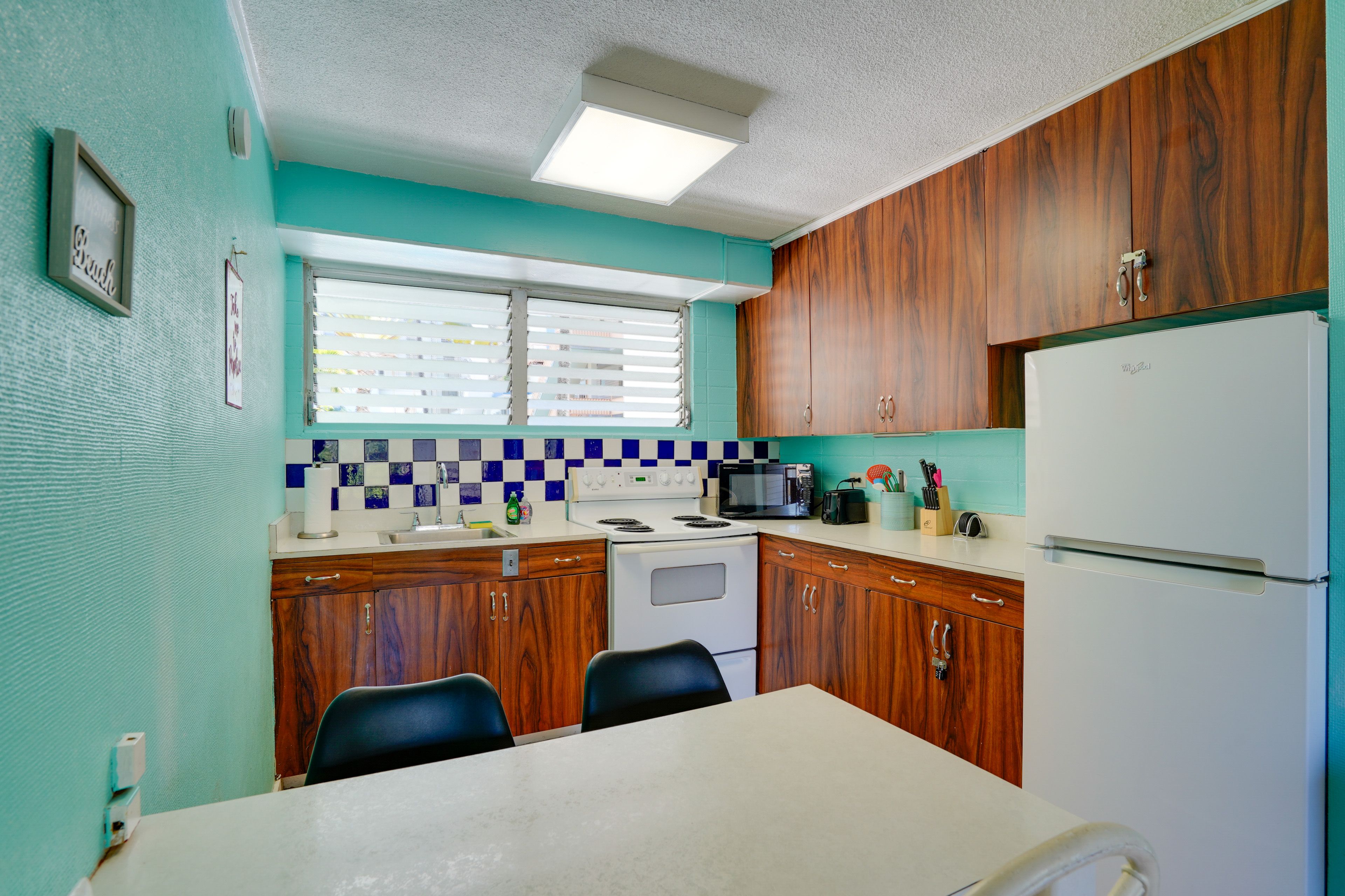 Kitchen | Drip Coffee Maker | Free WiFi