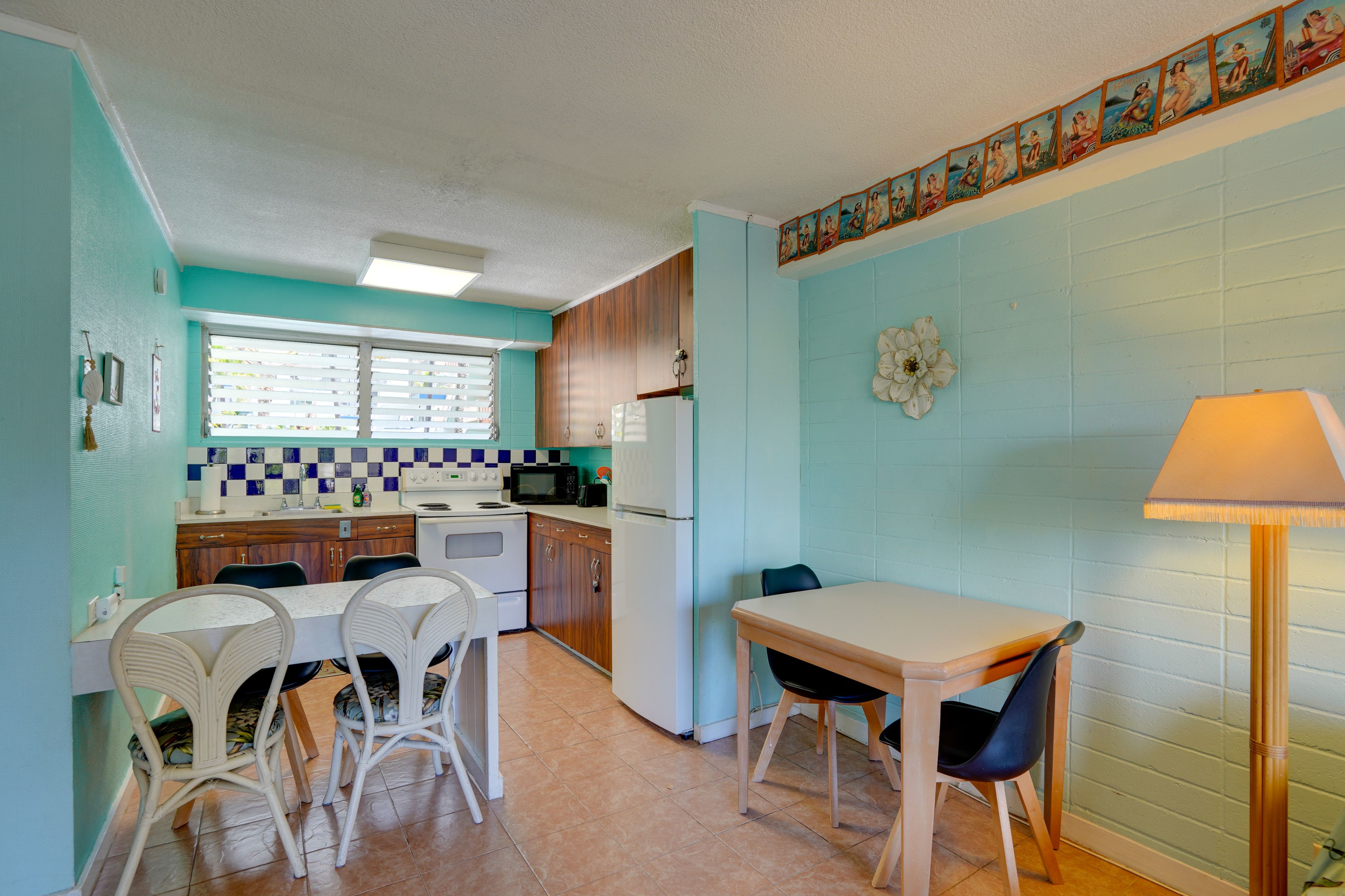 Dining Tables | Dishware/Flatware Provided