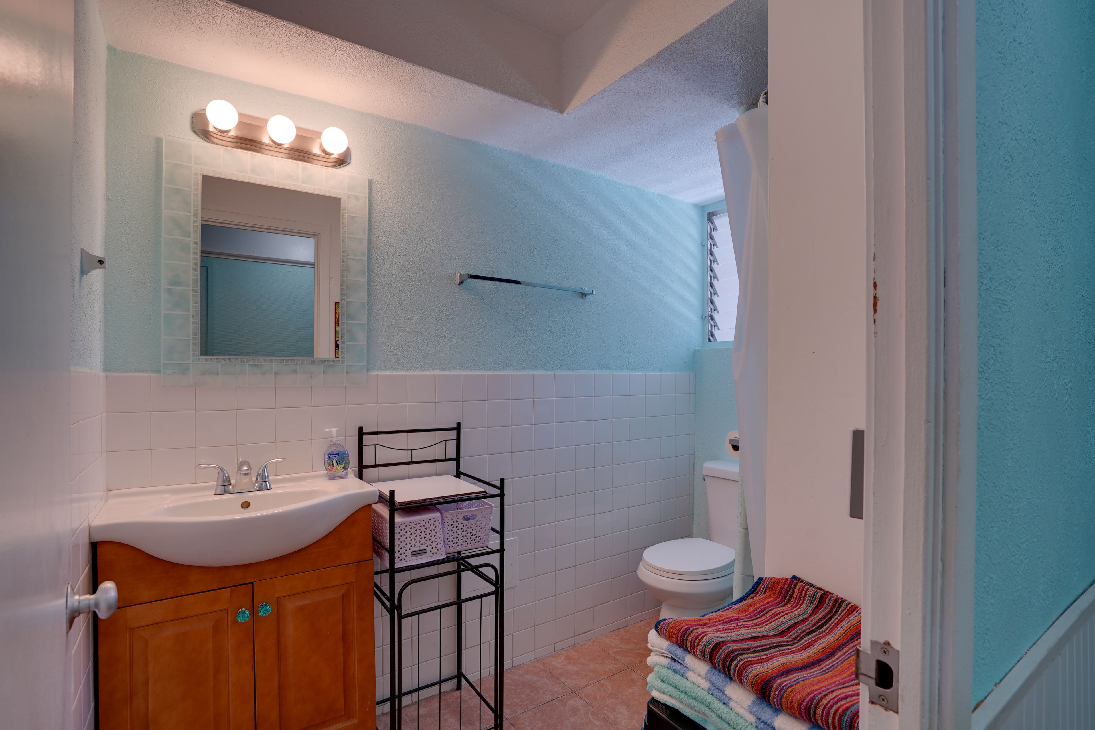 Bathroom | Shower | Towels Provided