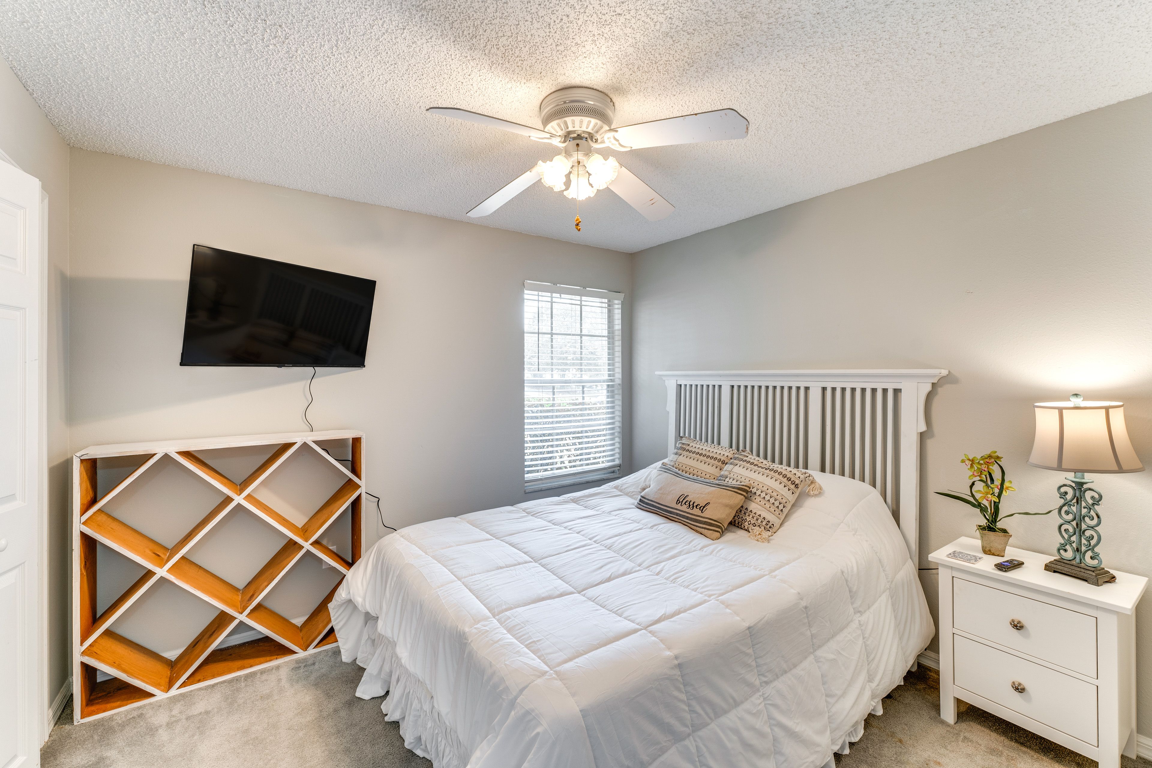 Bedroom 2 | Queen Bed