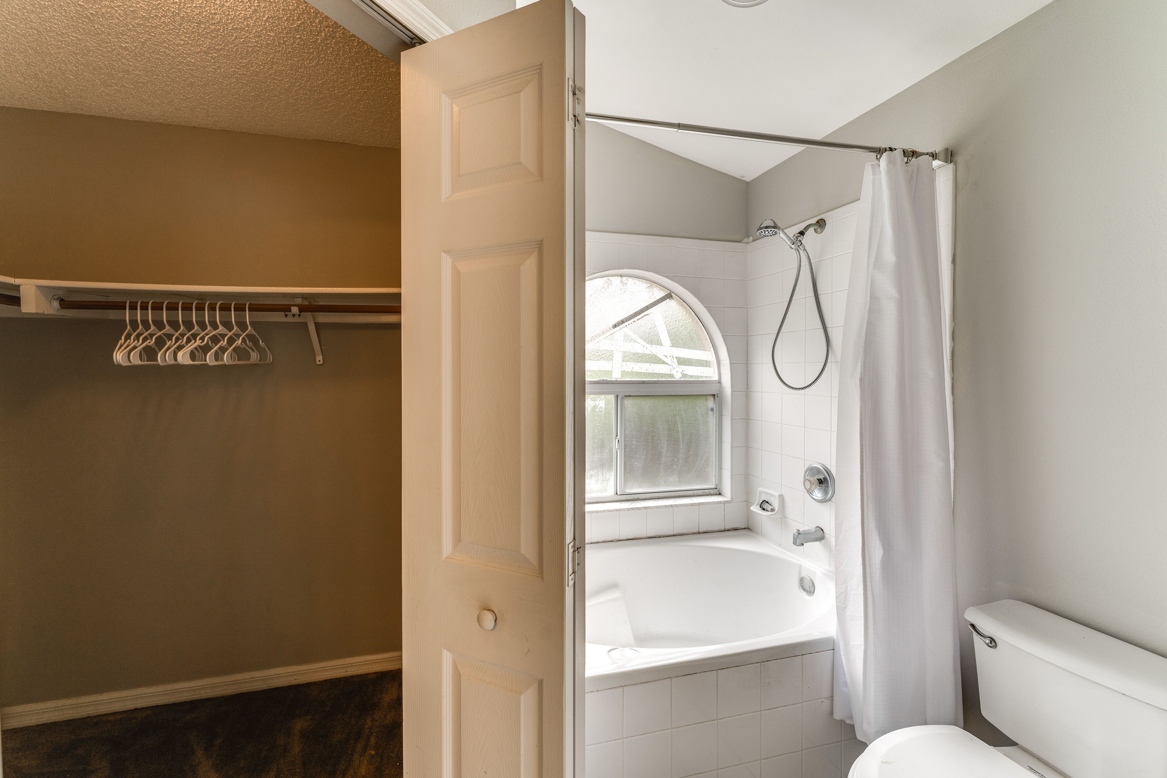 En-Suite Bathroom | Towels Provided | Walk-In Closet