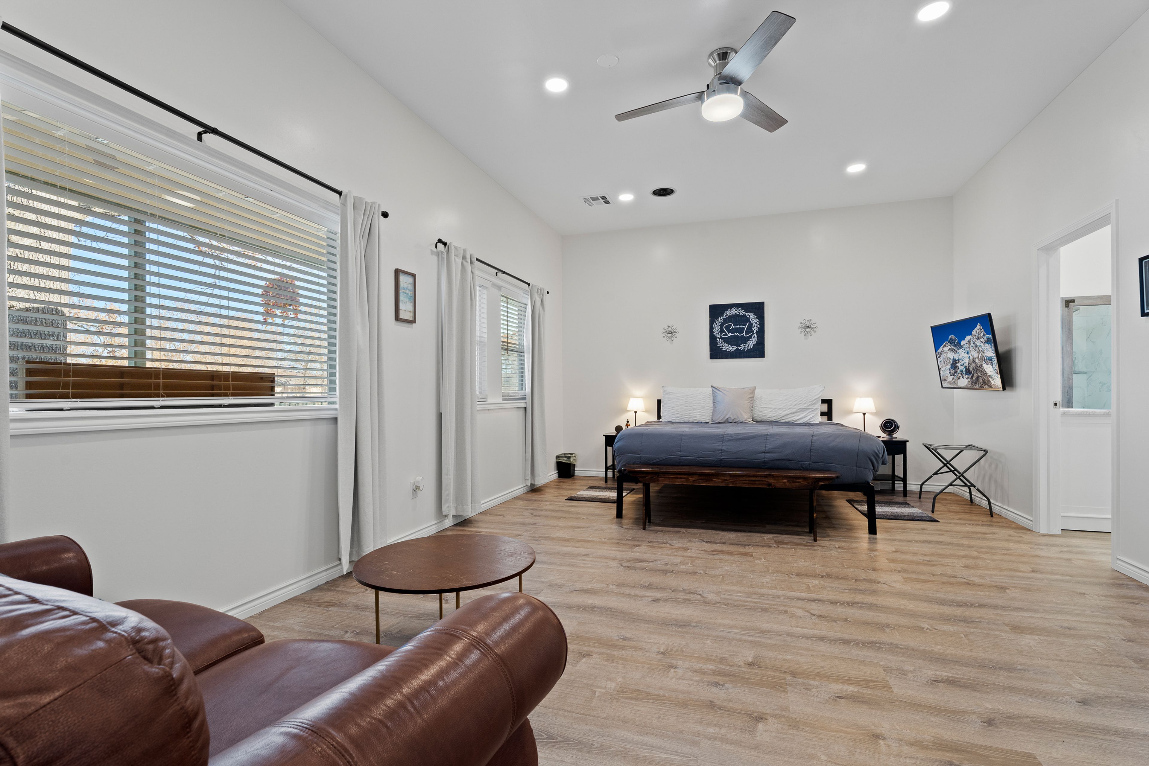 Bedroom 1 | King Bed