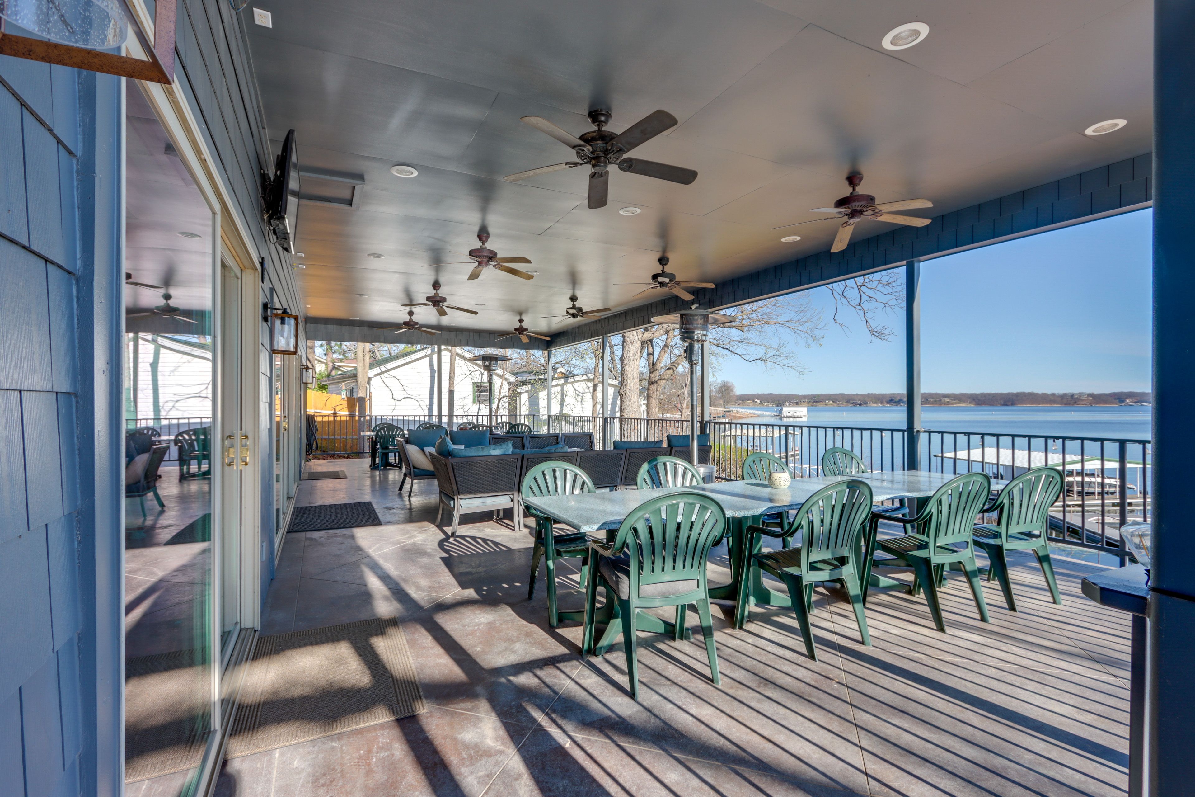 Lakefront Porch | Propane Fire Pit | Gas Grill