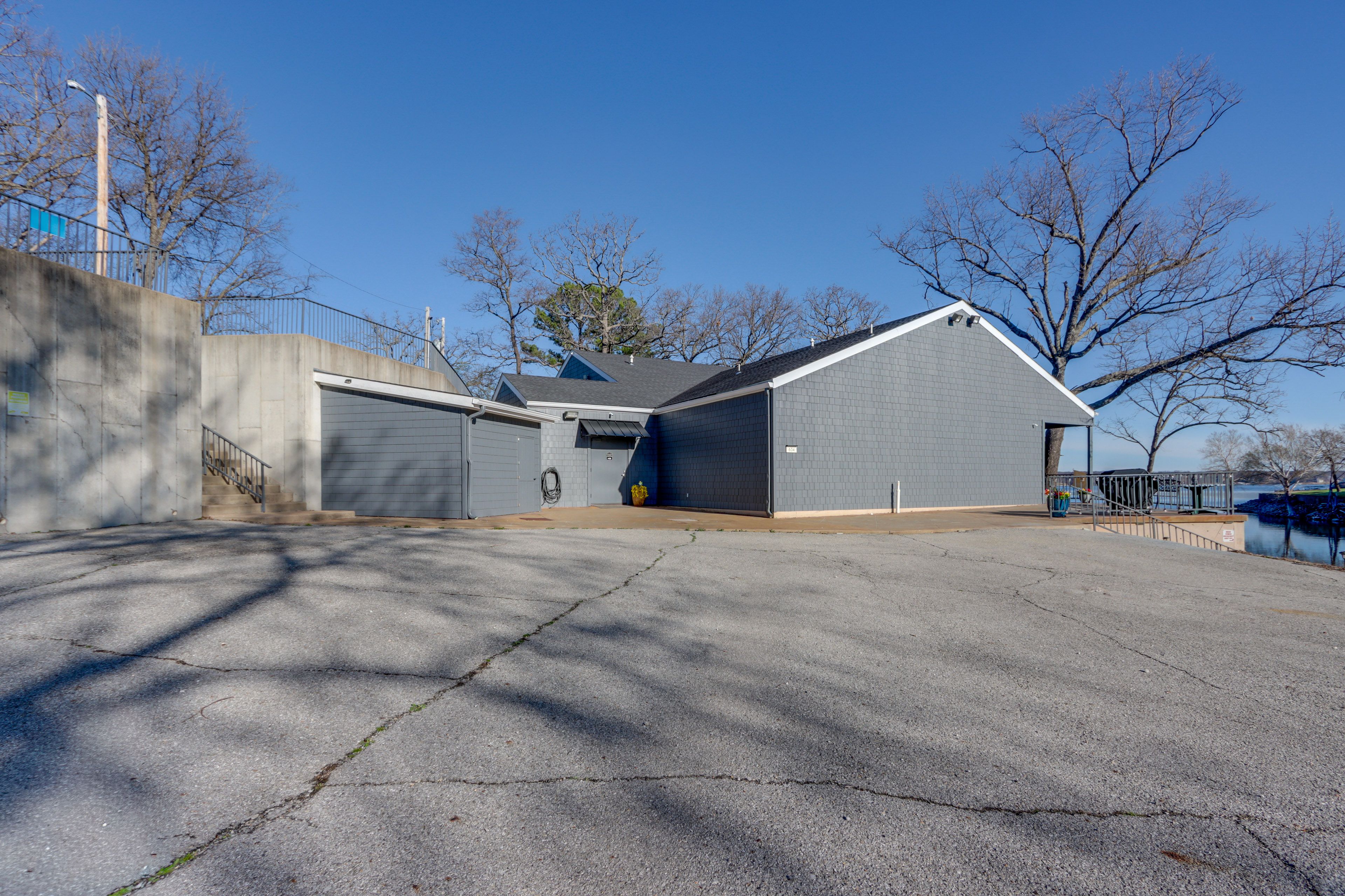 Parking | Parking Lot (6 Vehicles) | 3 Boat Trailers Allowed