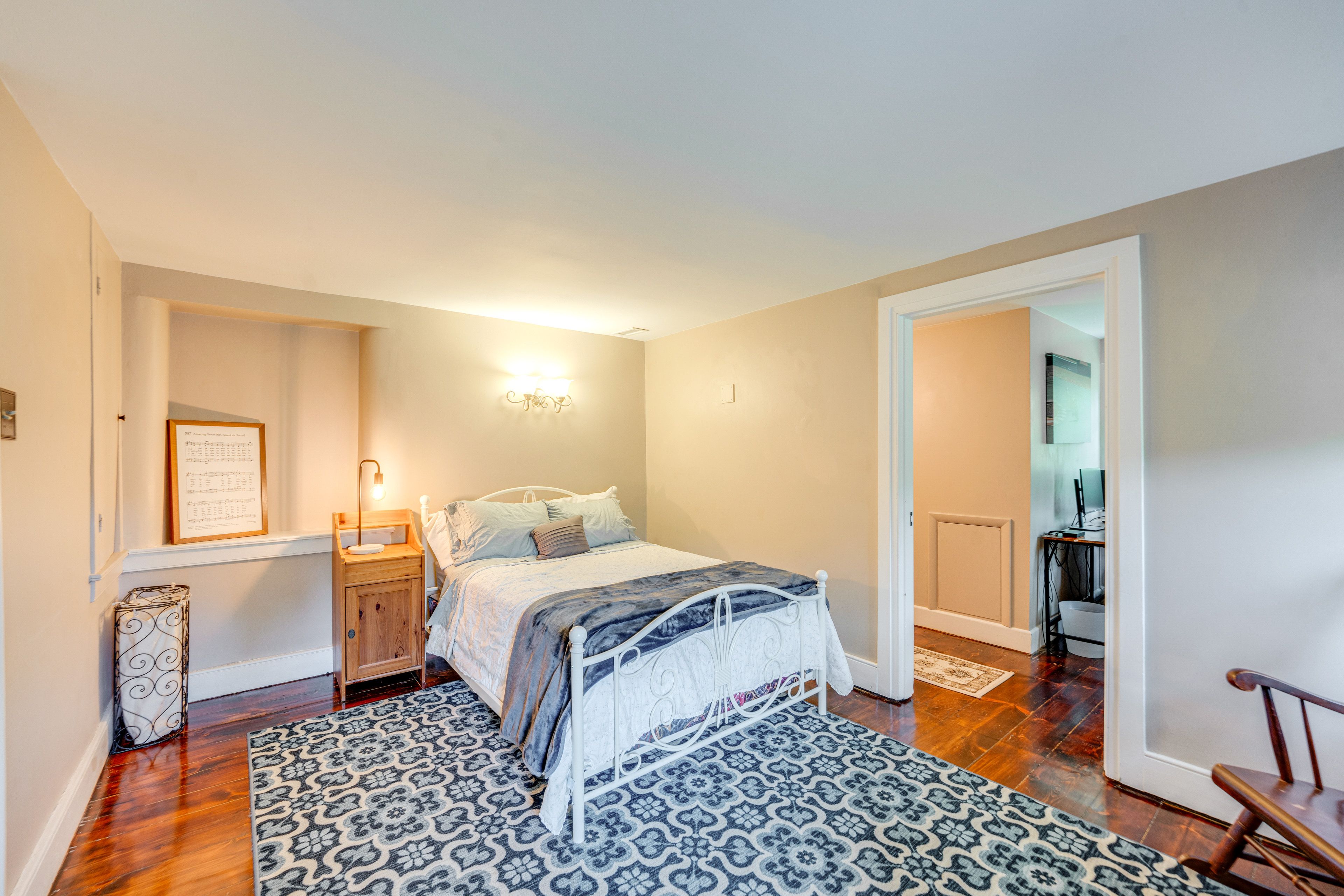 Bedroom 2 | Full Bed | 2nd Floor | Hangers