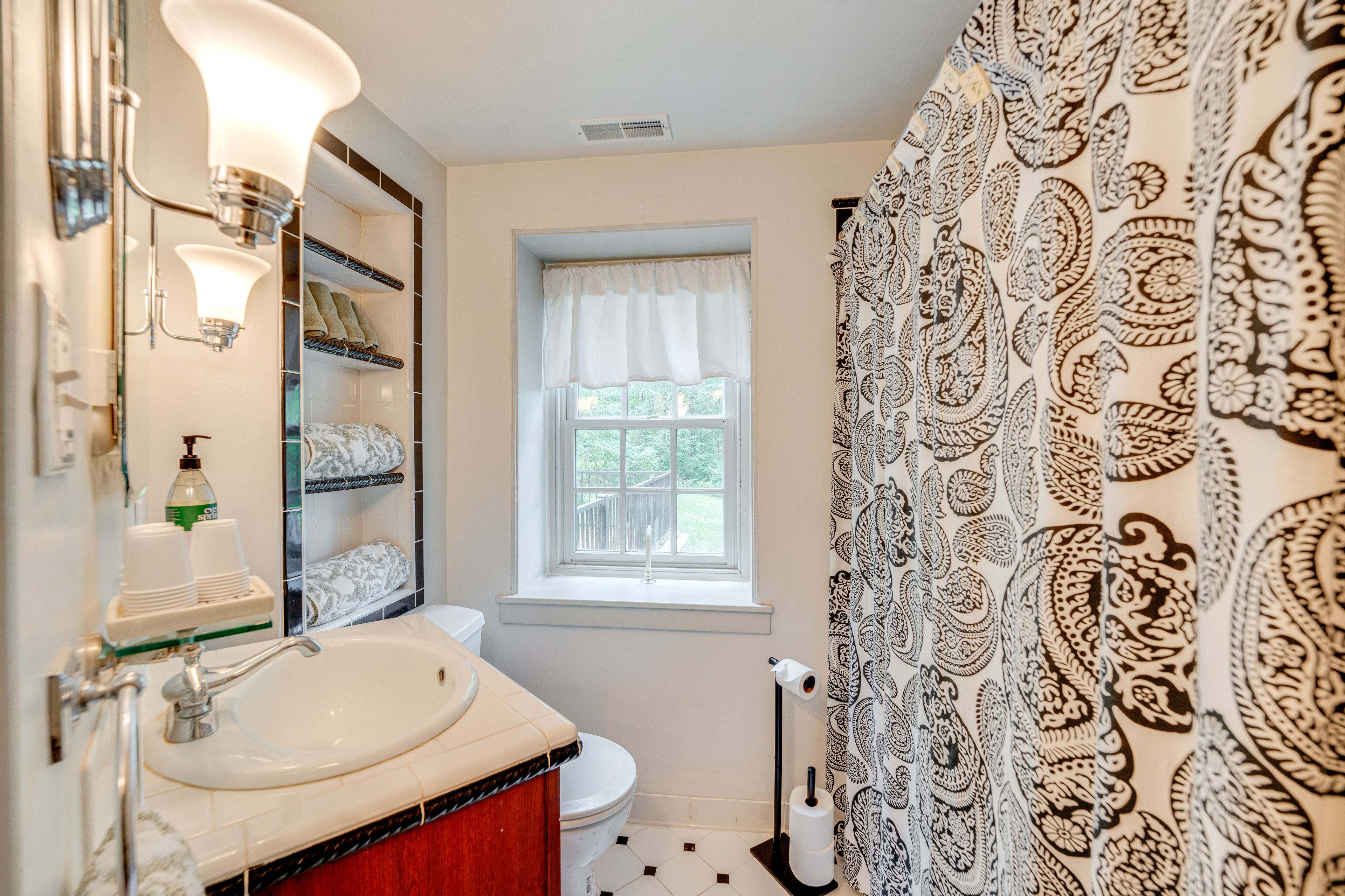Full Bathroom | 2nd Floor | Hair Dryer