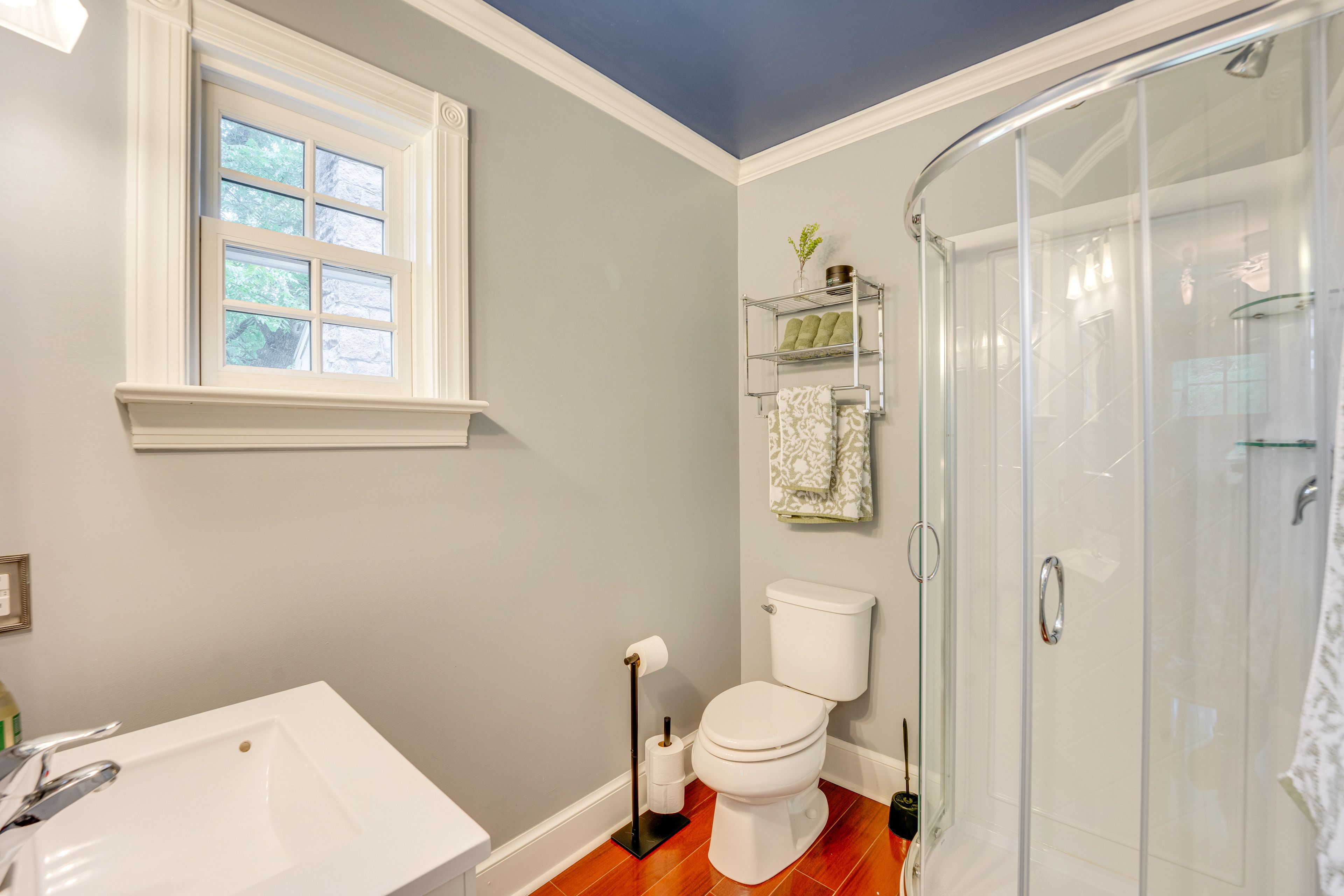 Full Bathroom | 2nd Floor