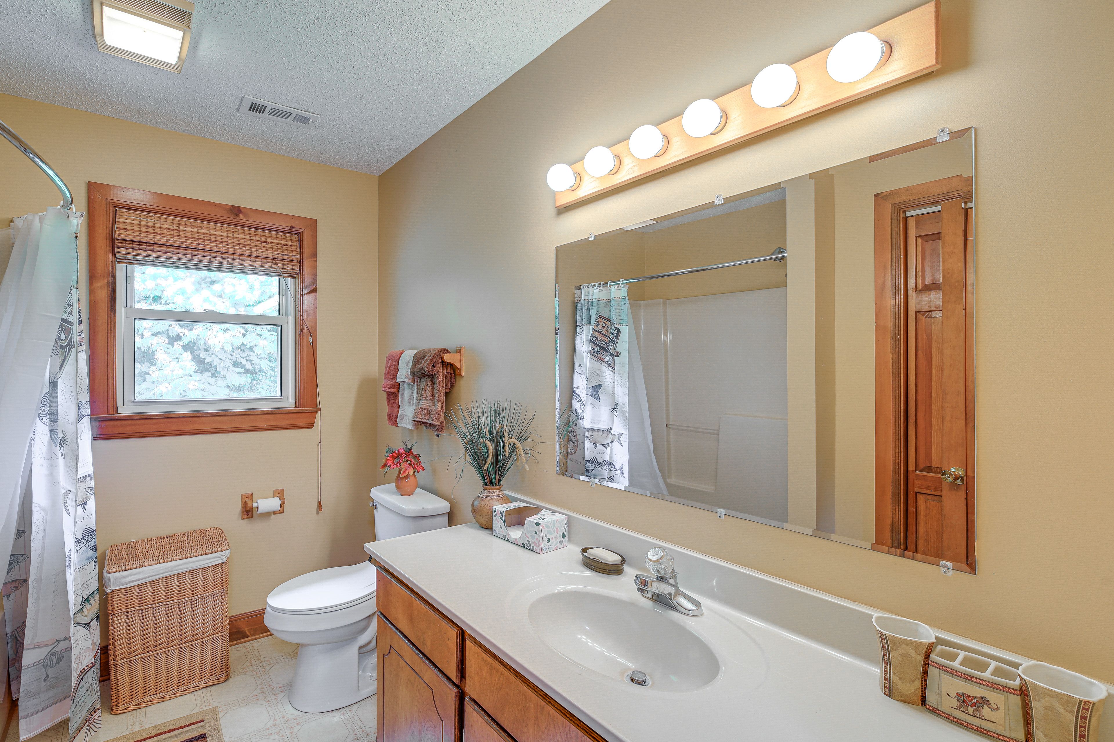 Full Bathroom | 2nd Floor