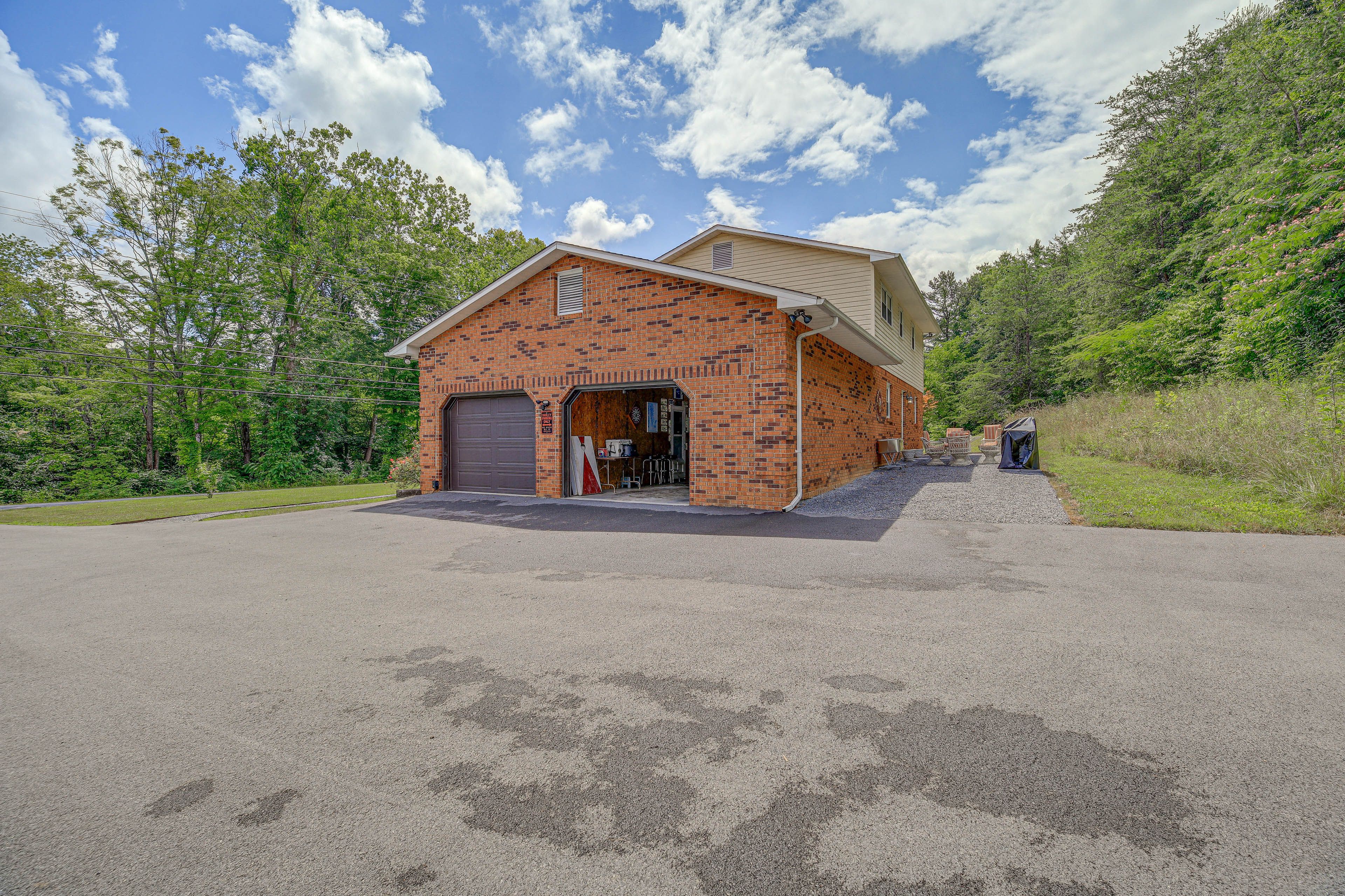 Parking | Driveway (5 Vehicles)
