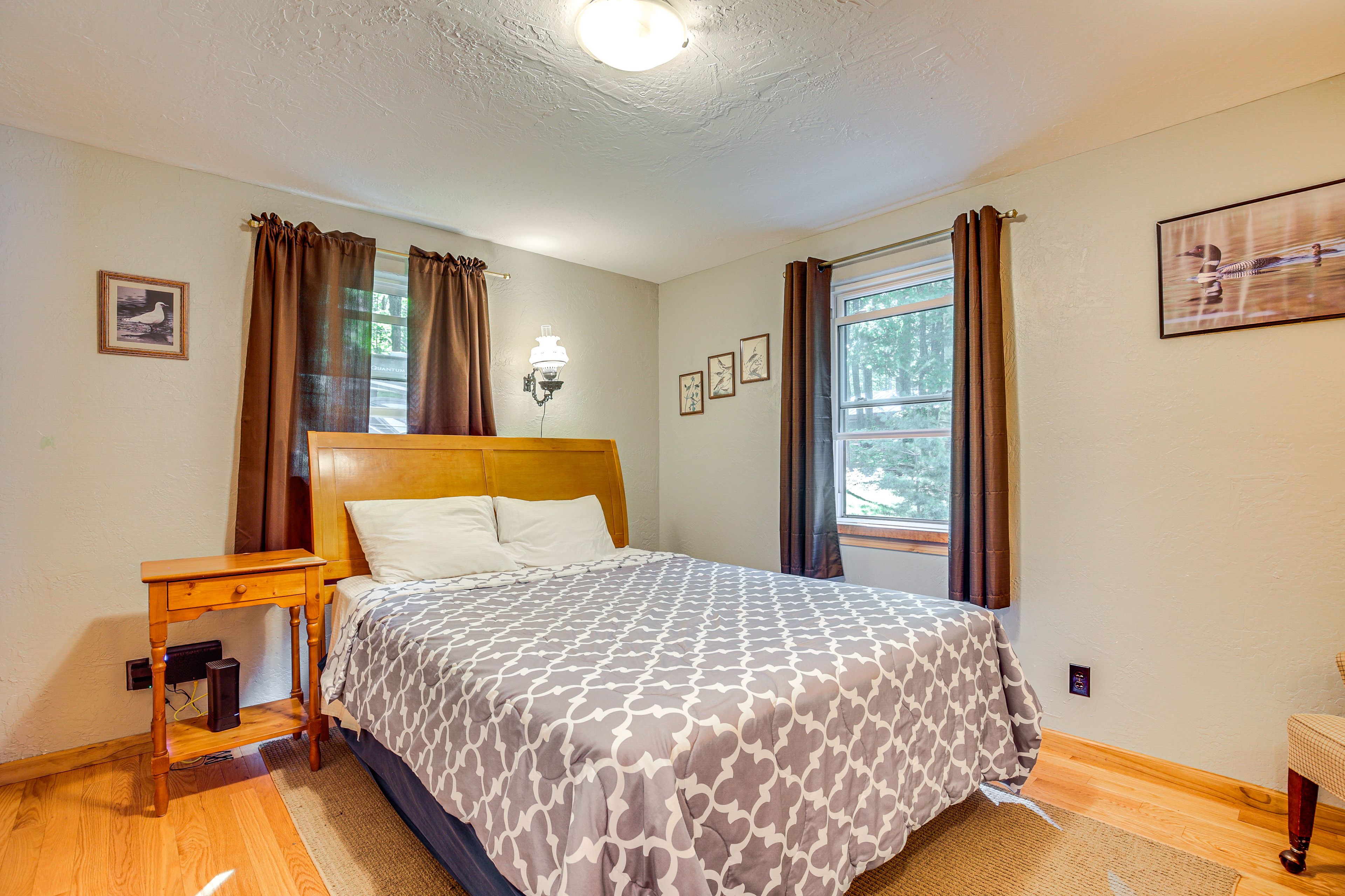Bedroom 2 | Main Floor | Queen Bed