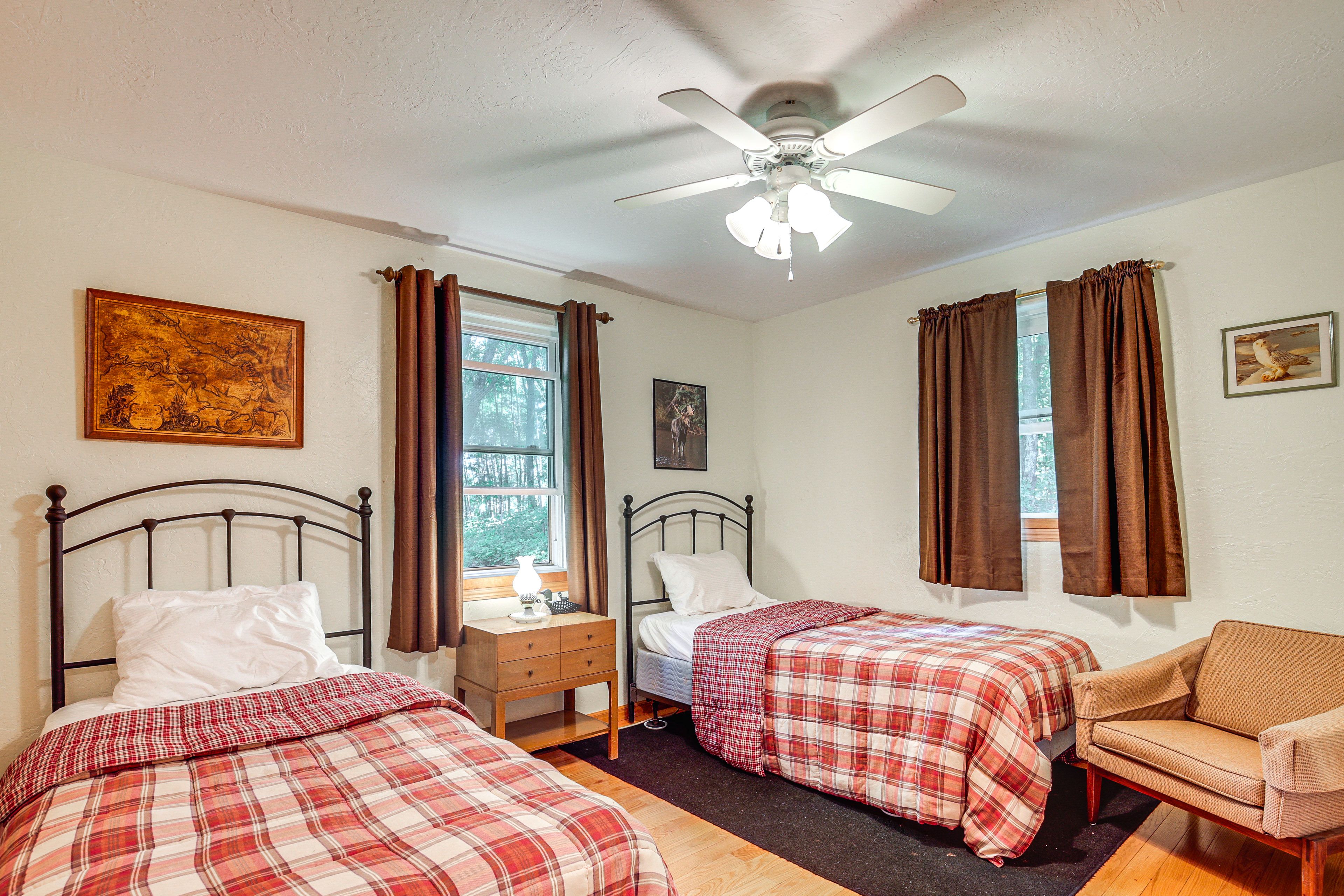 Bedroom 3 | Main Floor | 2 Twin Beds