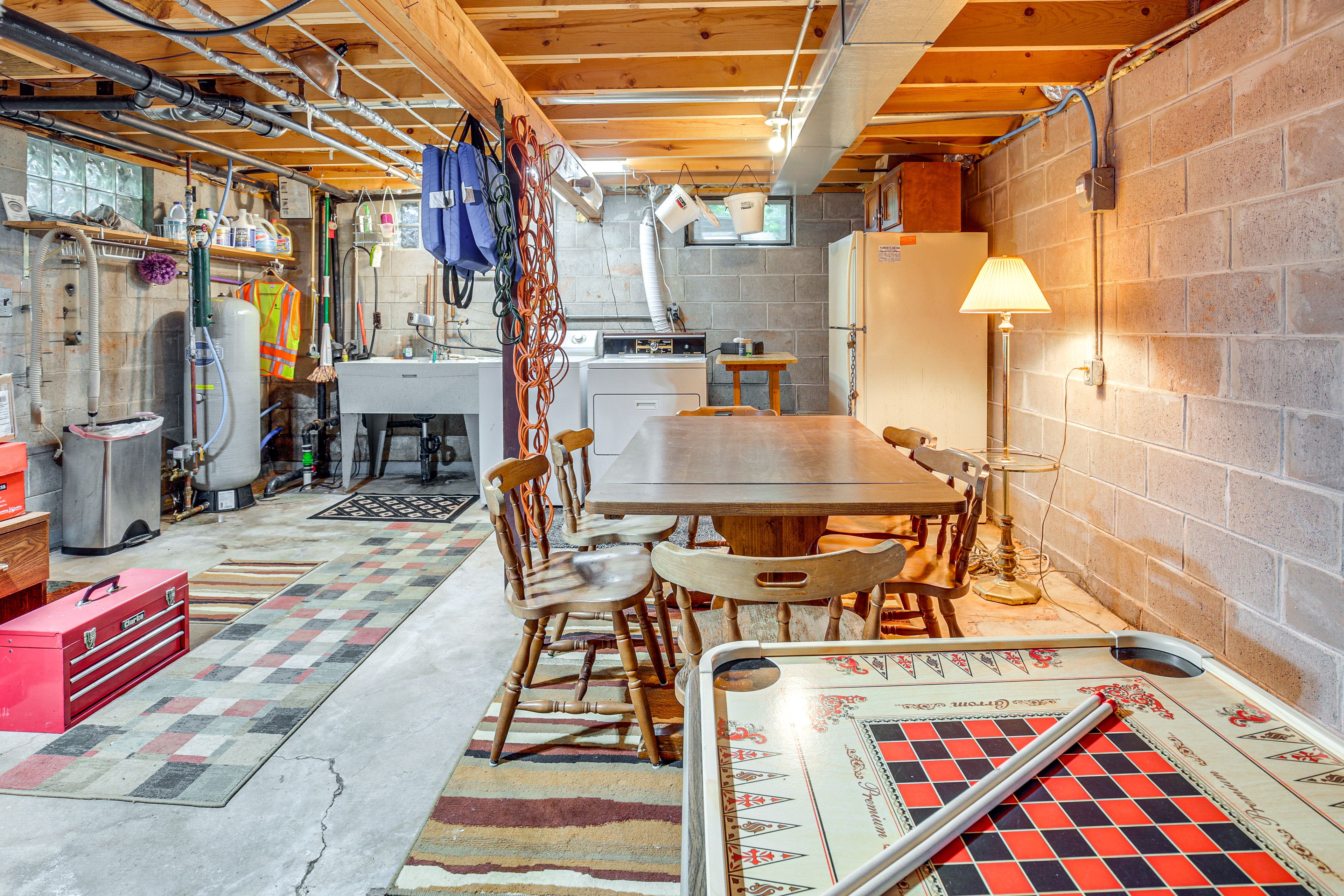 Sitting Area | Basement Floor