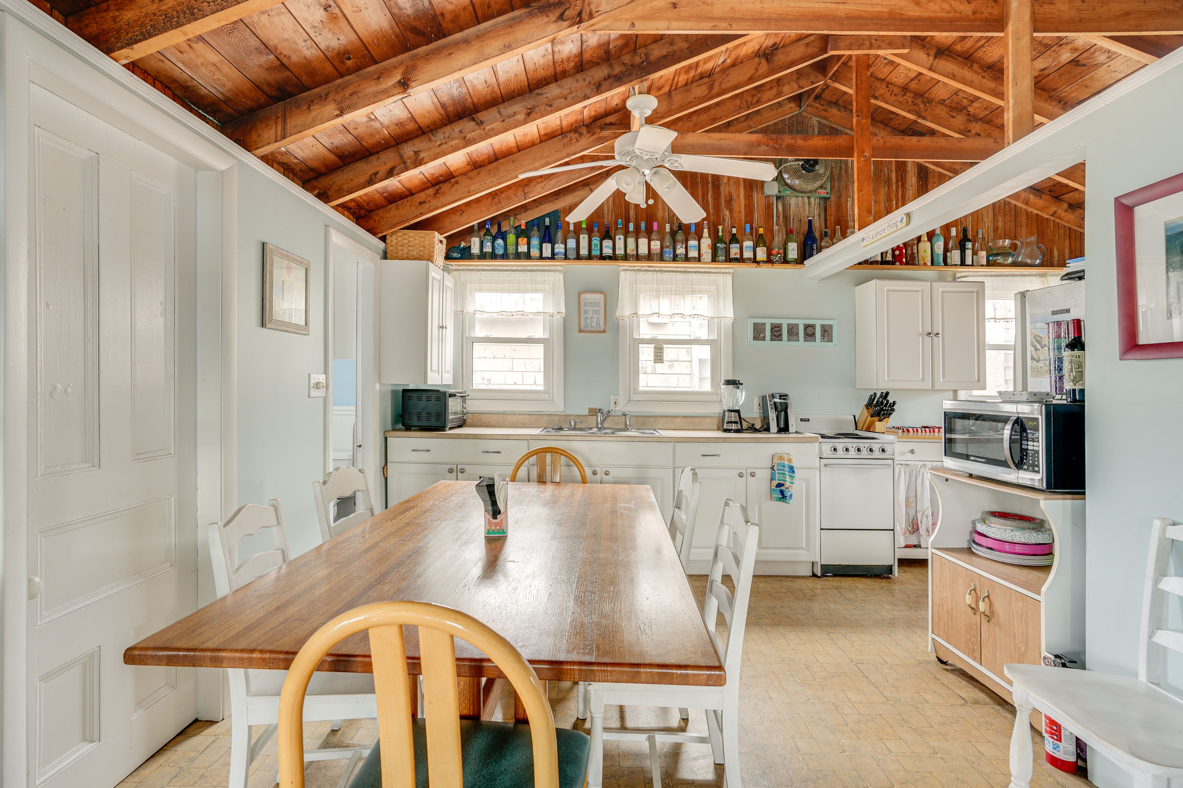 Dining Area | Dishware/Flatware Provided | 2nd Floor