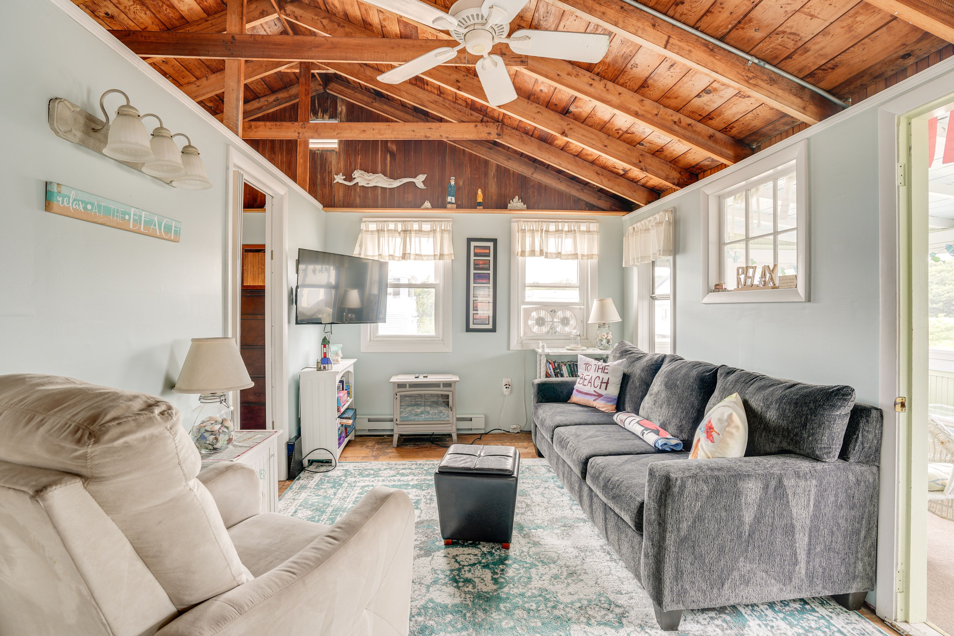 Rockport Vacation Rental | 5BR | 1.5BA | 1,100 Sq Ft | Stairs Required
