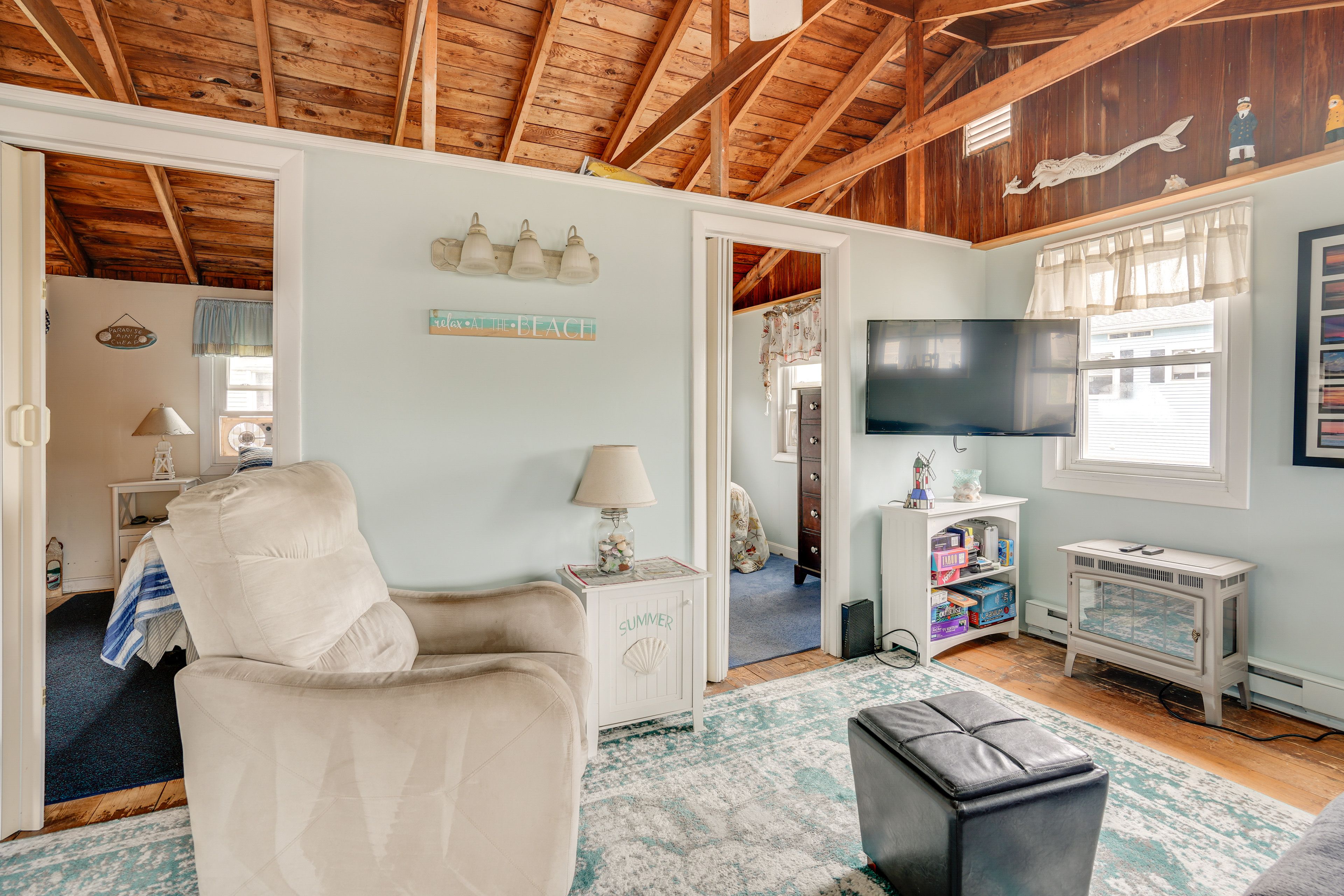 Living Room | Flat-Screen TV | Board Games | Books | 2nd Floor