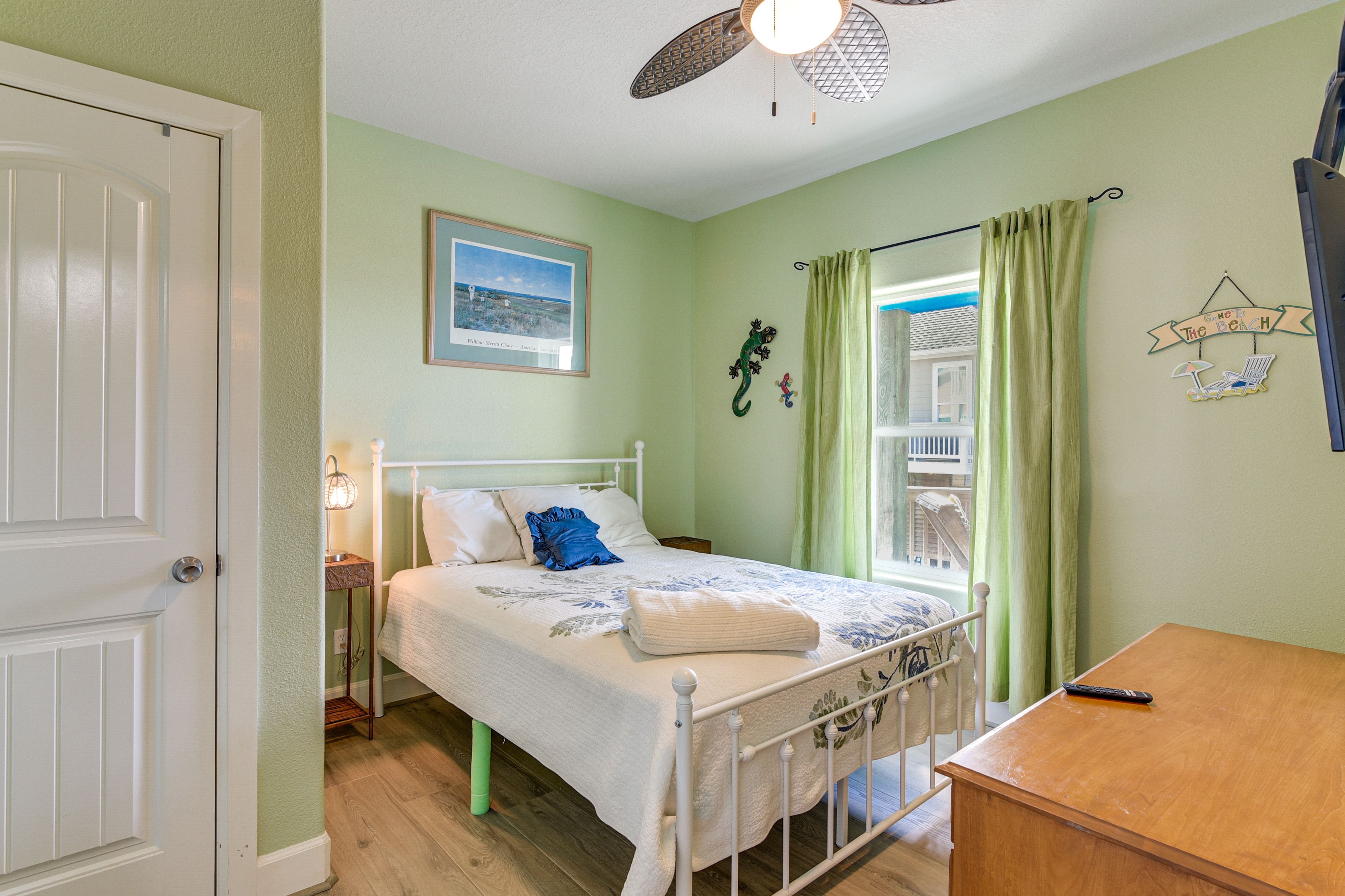 Bedroom 2 | Queen Bed